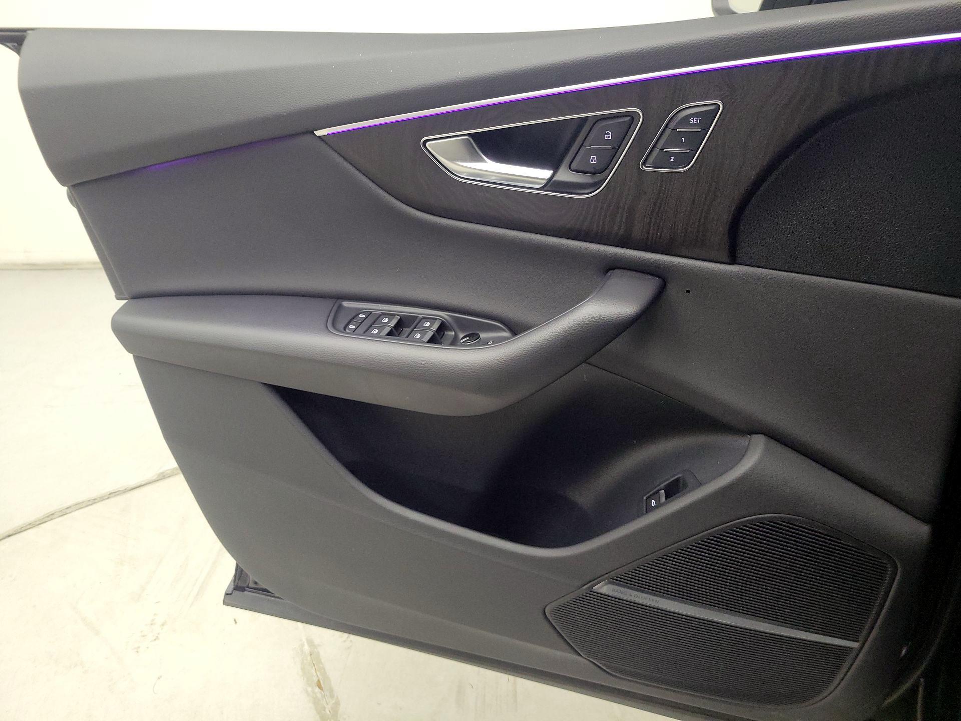 Thumbnail: 2021 Audi Q8 - 12