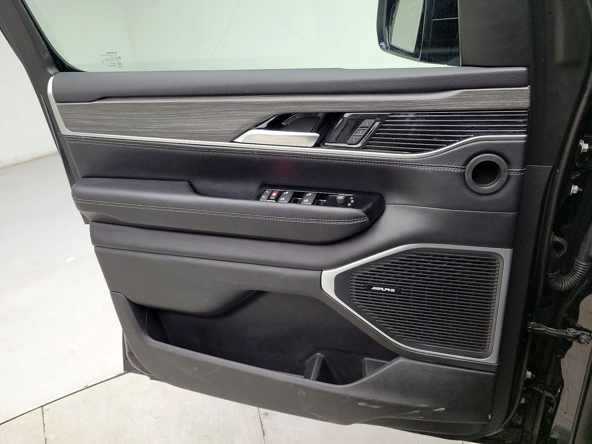 Thumbnail: 2023 Jeep Wagoneer - 12