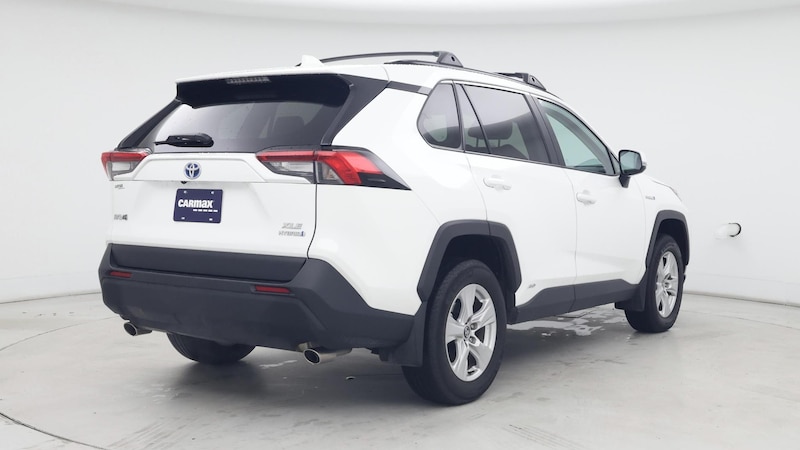 2020 Toyota RAV4 XLE 8