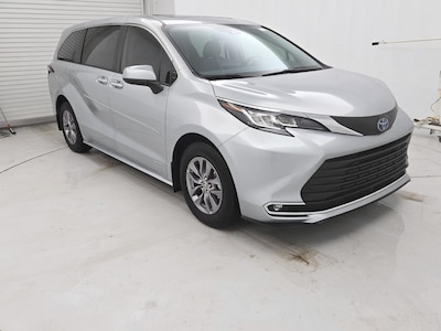 2021 Toyota Sienna XLE -
                Madison, TN