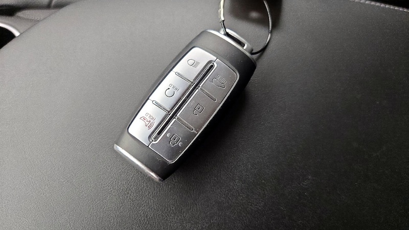 2022 Genesis GV70  23