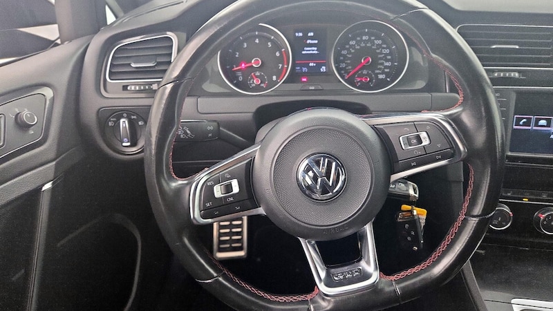 2017 Volkswagen Golf GTI S 10