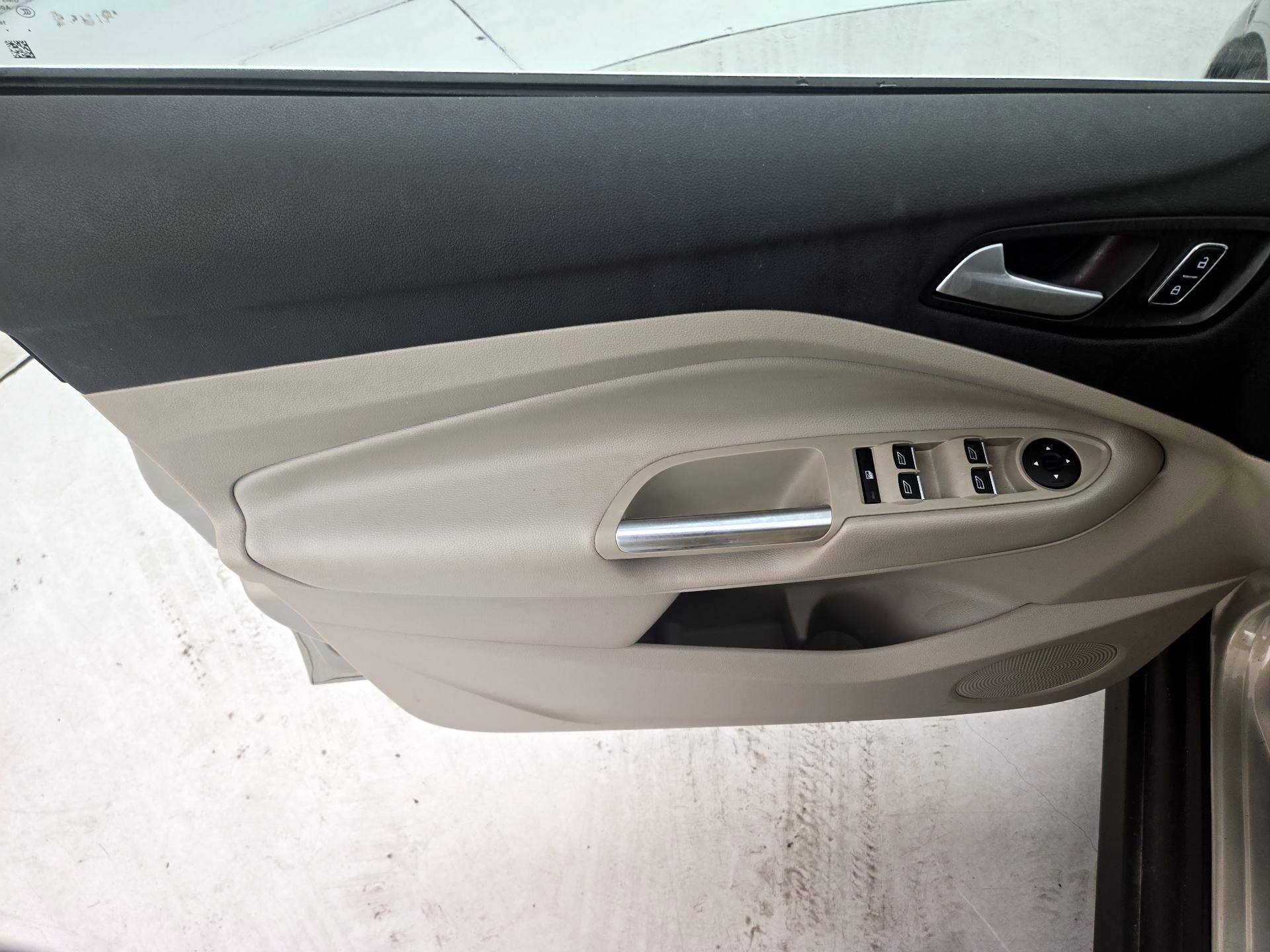 Thumbnail: 2016 Ford C-Max - 12