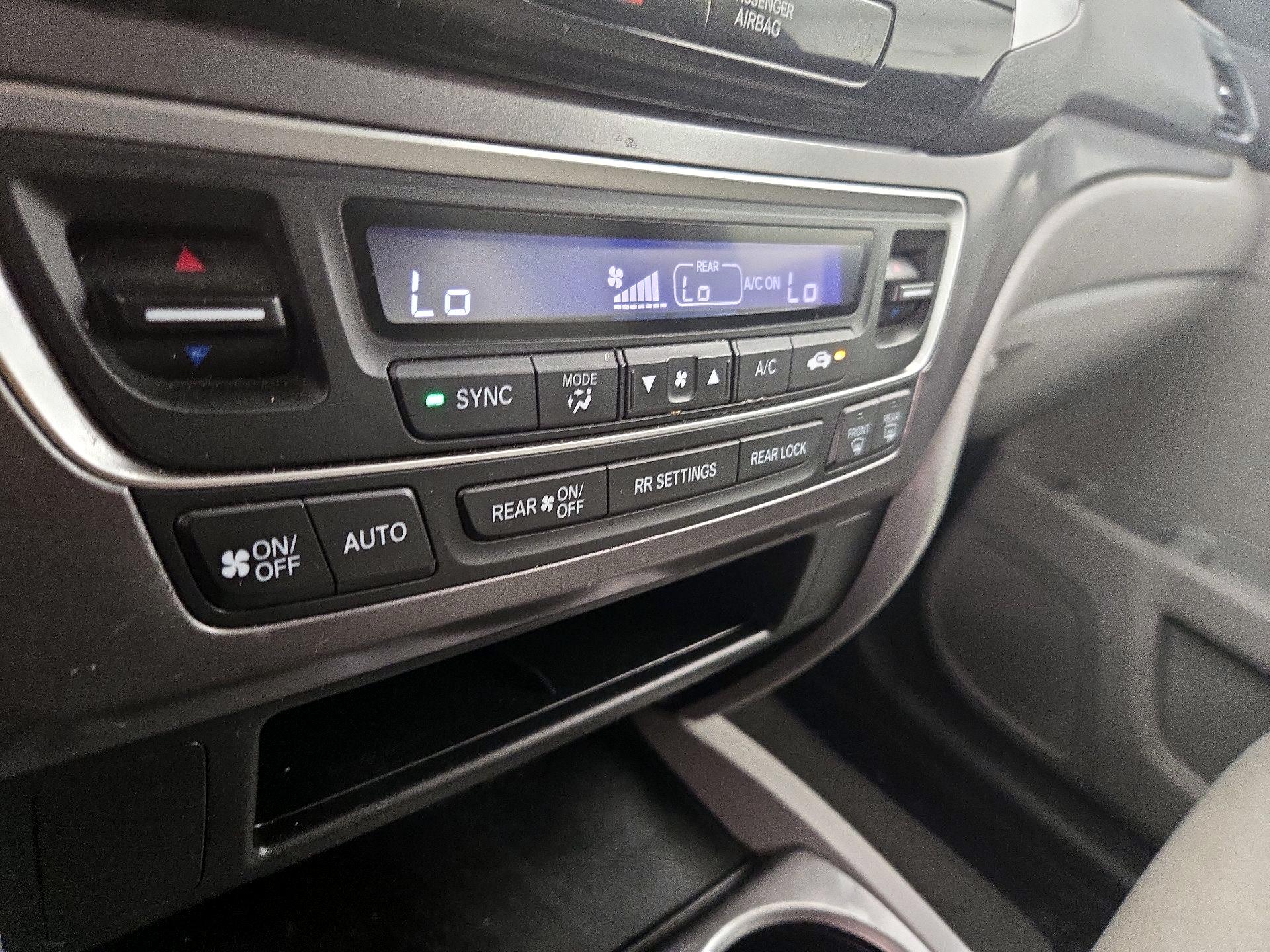 Thumbnail: 2018 Honda Pilot - 16