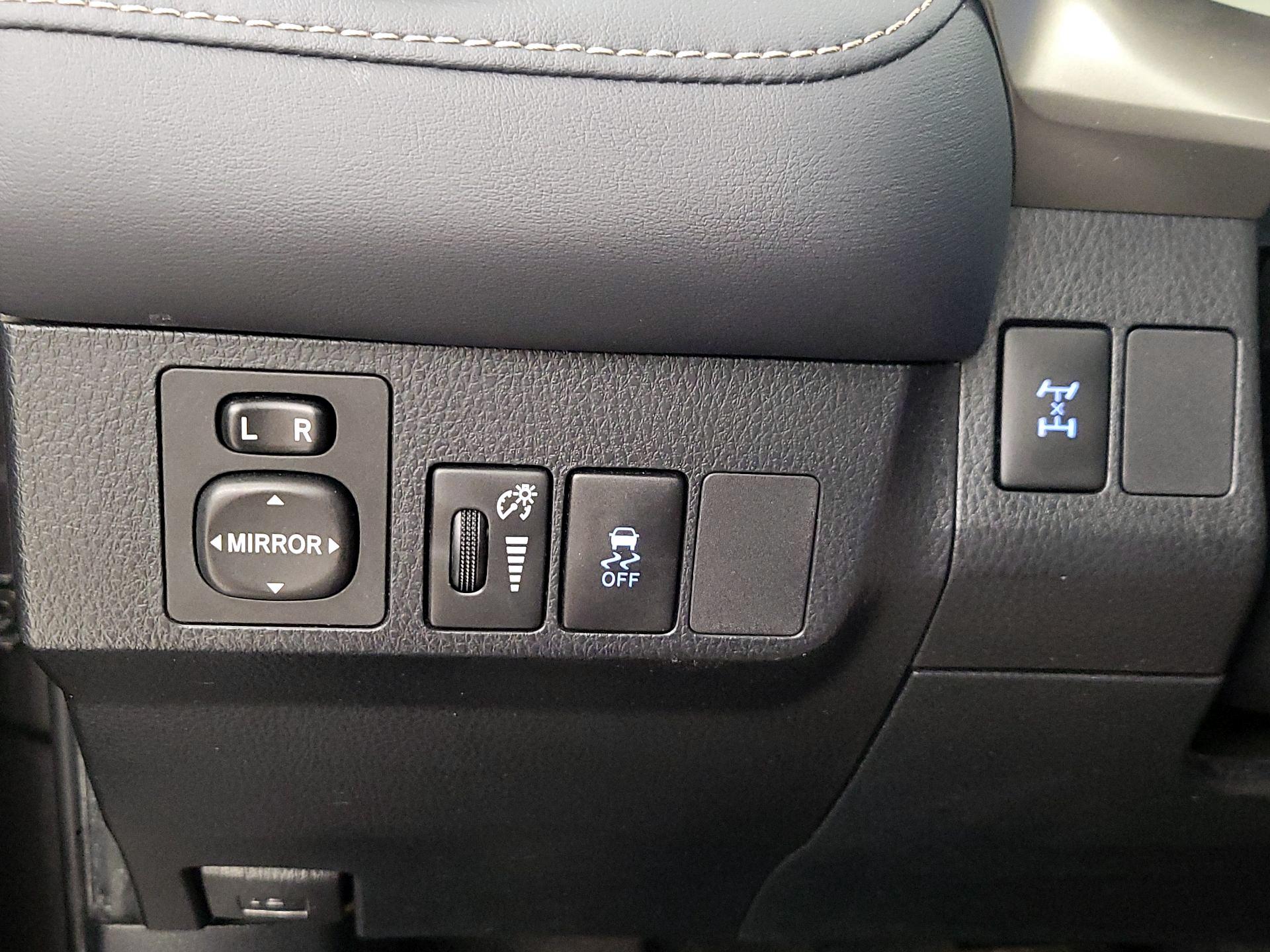 Thumbnail: 2013 Toyota RAV4 - 13