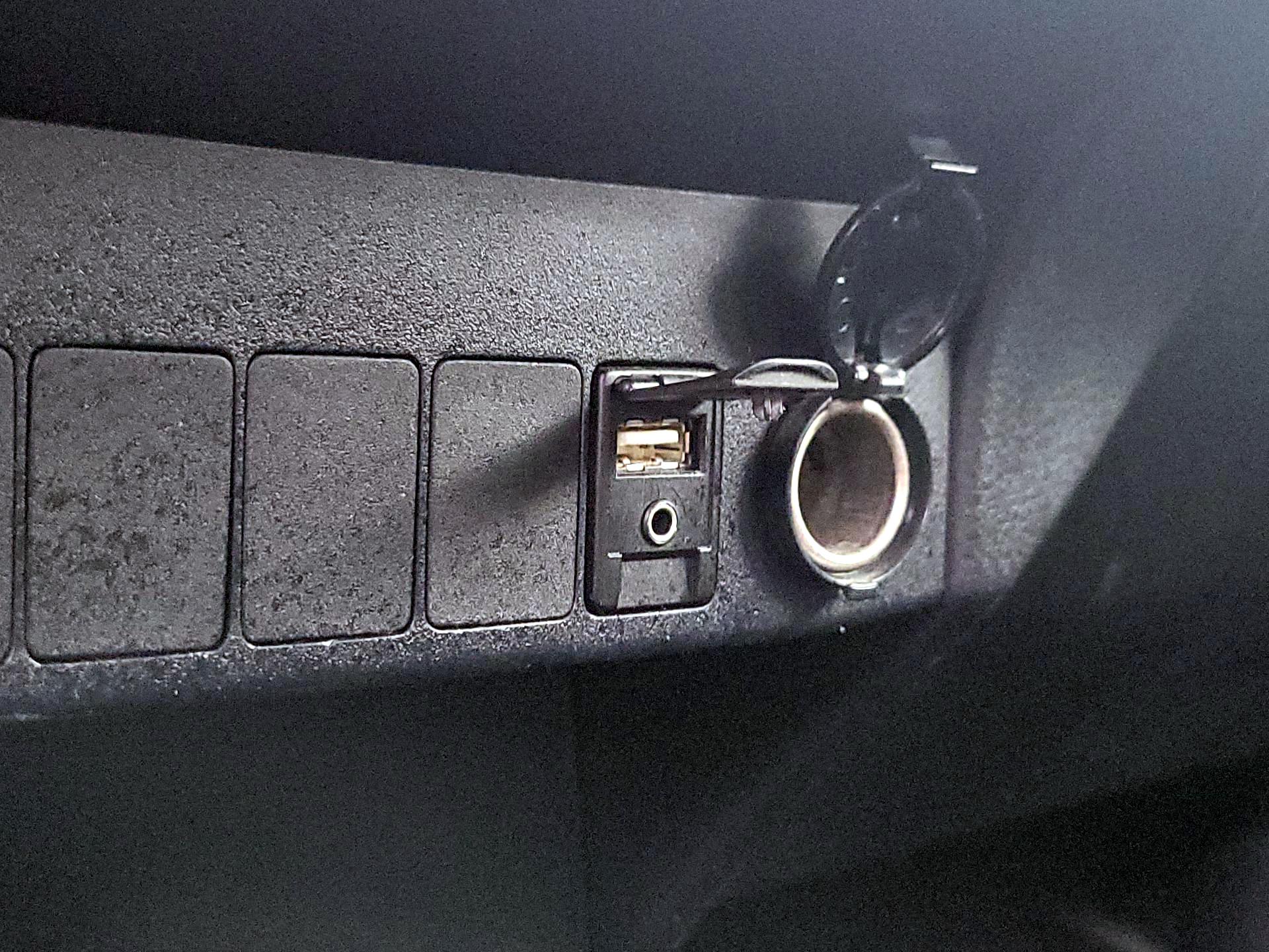 Thumbnail: 2013 Toyota RAV4 - 18
