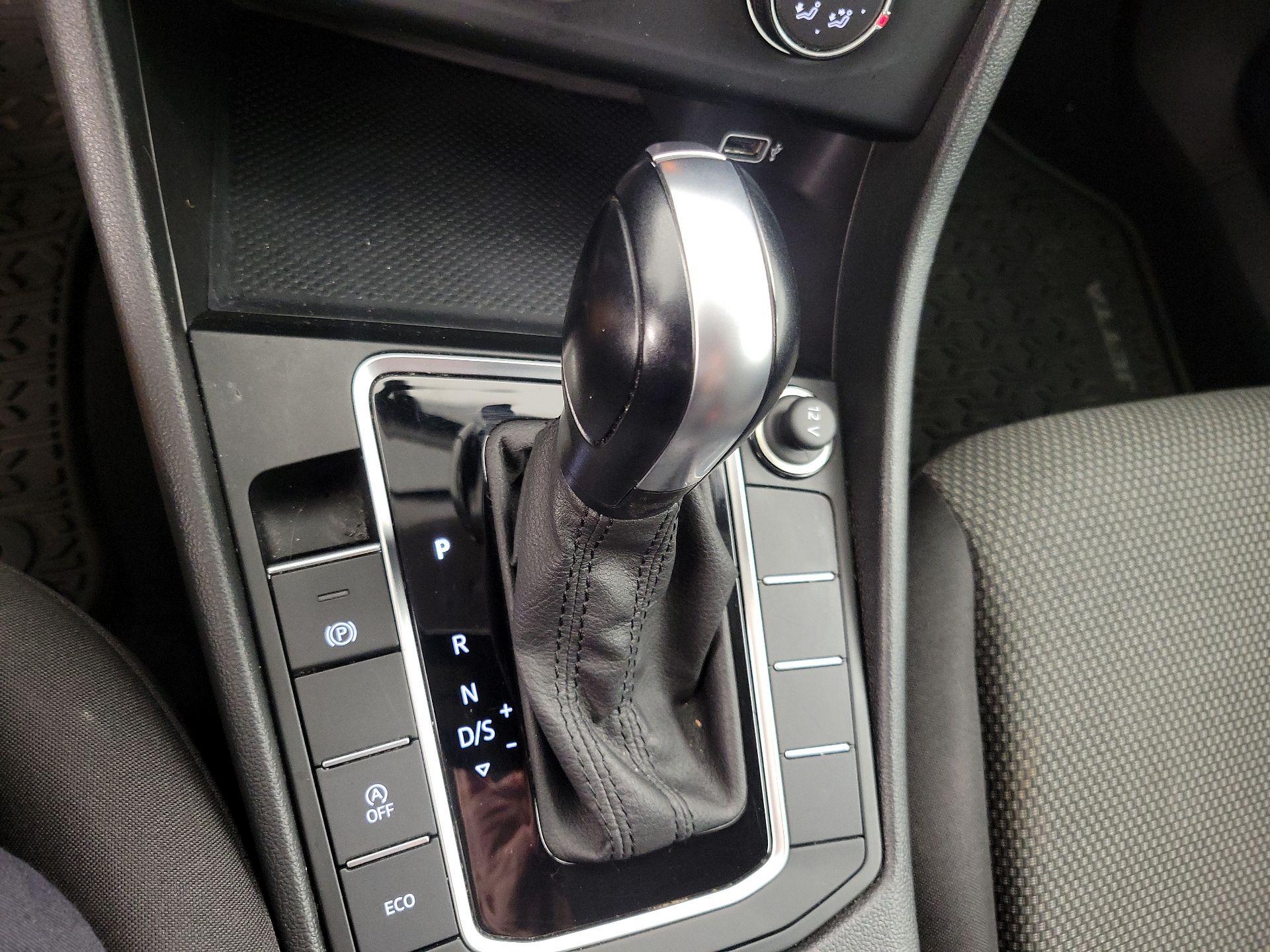 Thumbnail: 2019 Volkswagen Jetta - 17