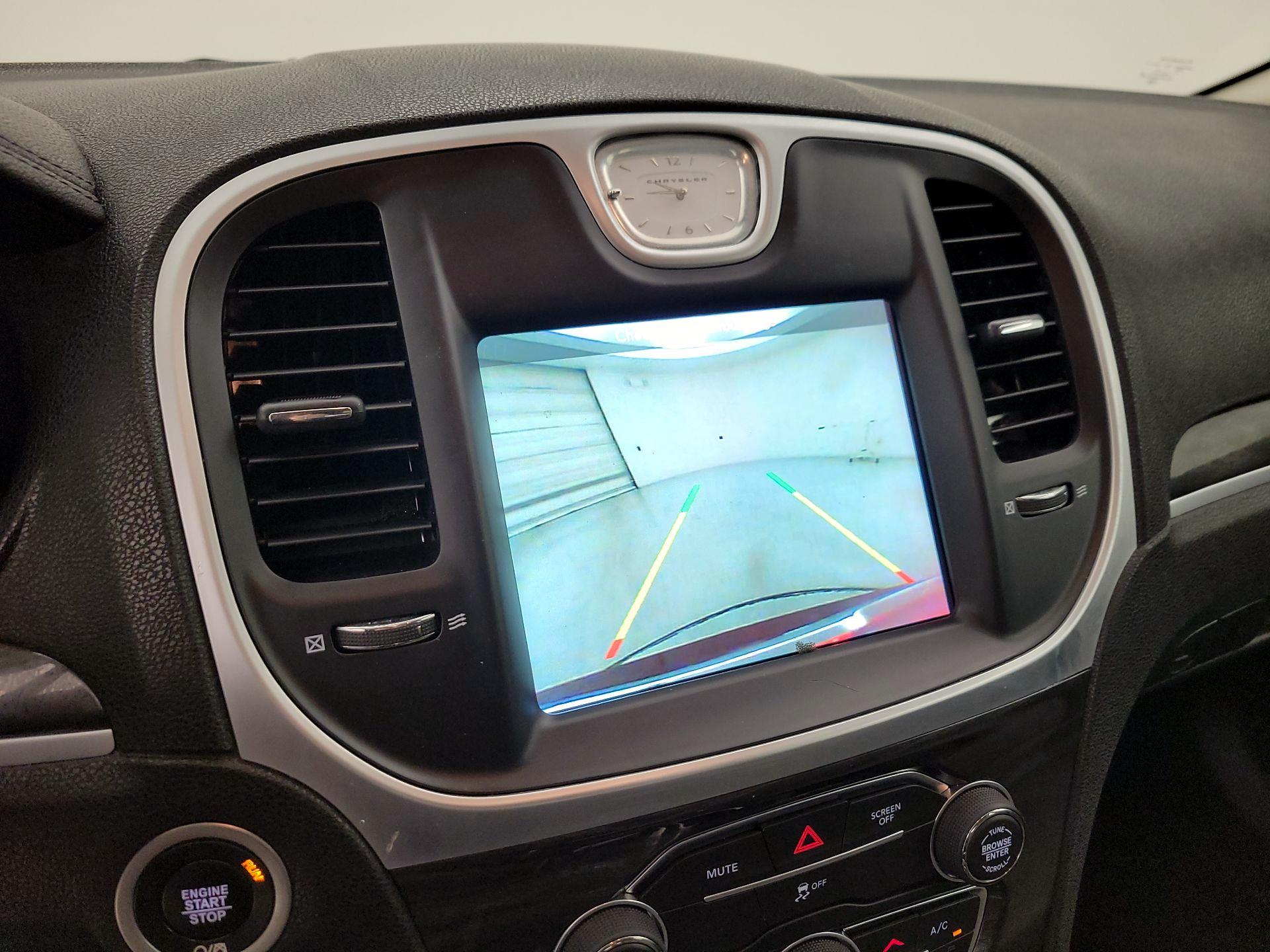 Thumbnail: 2019 Chrysler 300 - 14