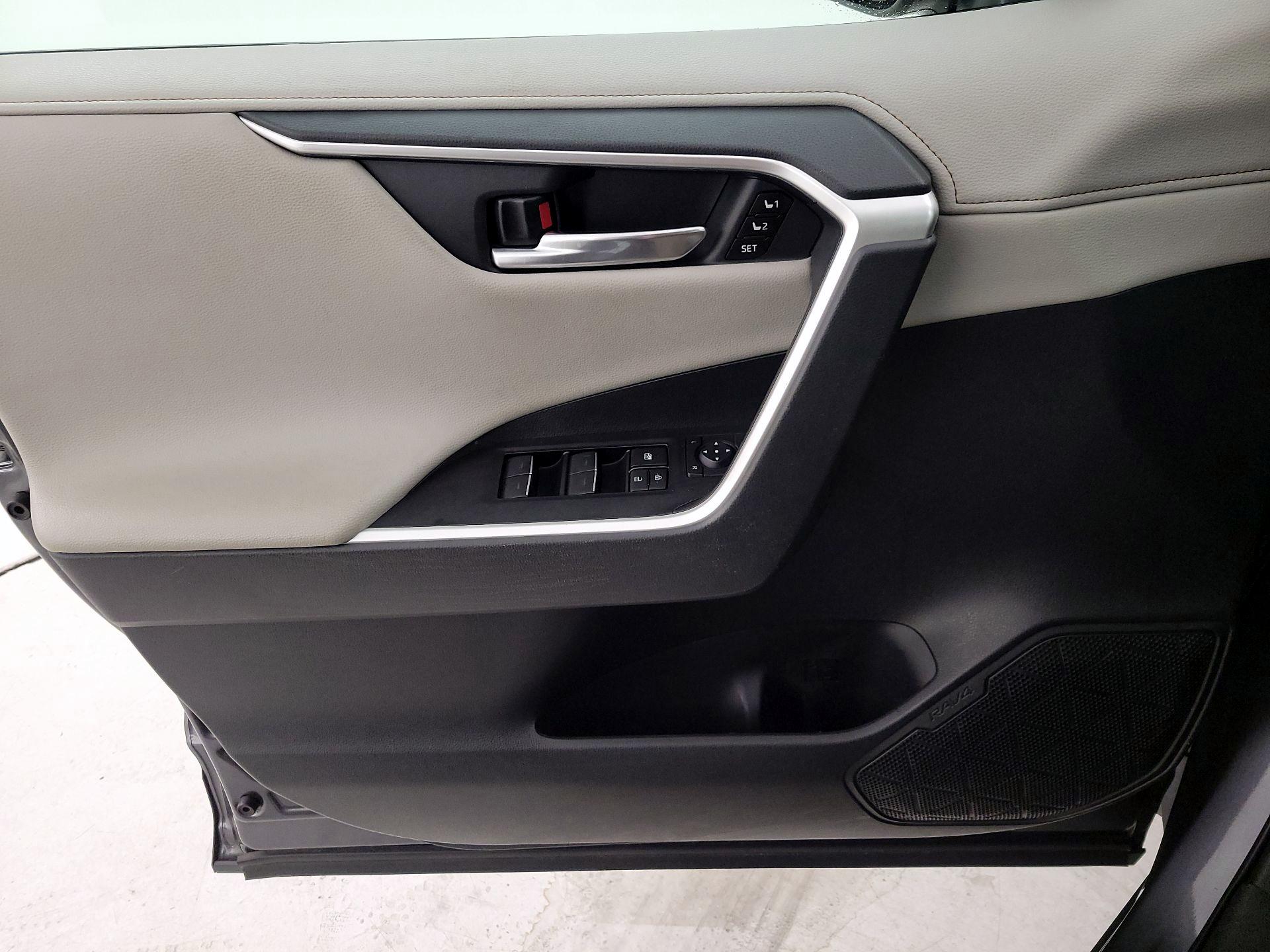 Thumbnail: 2022 Toyota RAV4 - 12