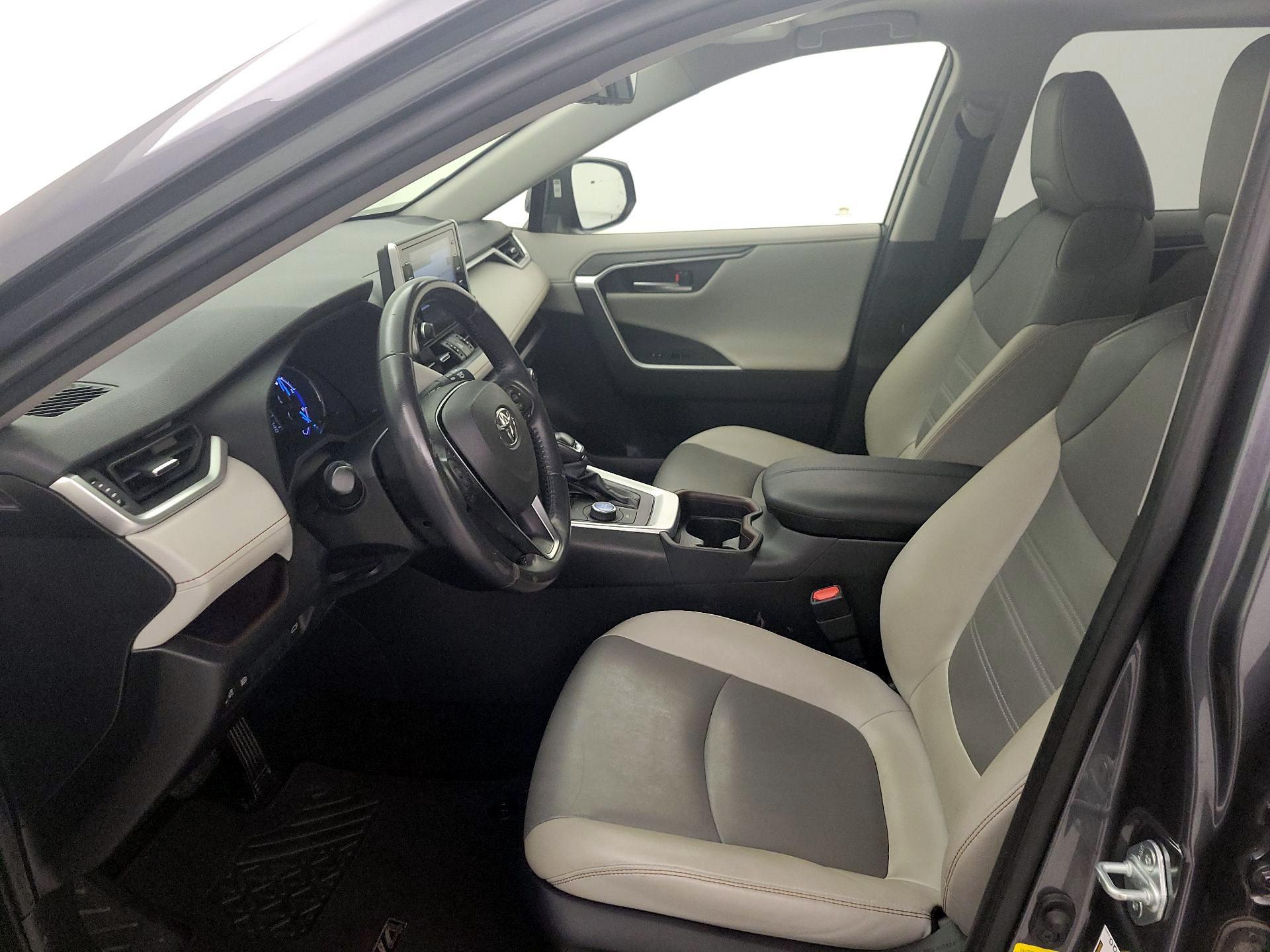 Thumbnail: 2019 Toyota RAV4 - 11