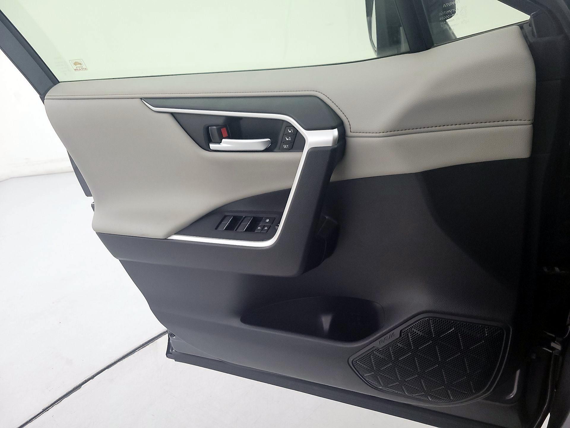 Thumbnail: 2019 Toyota RAV4 - 12
