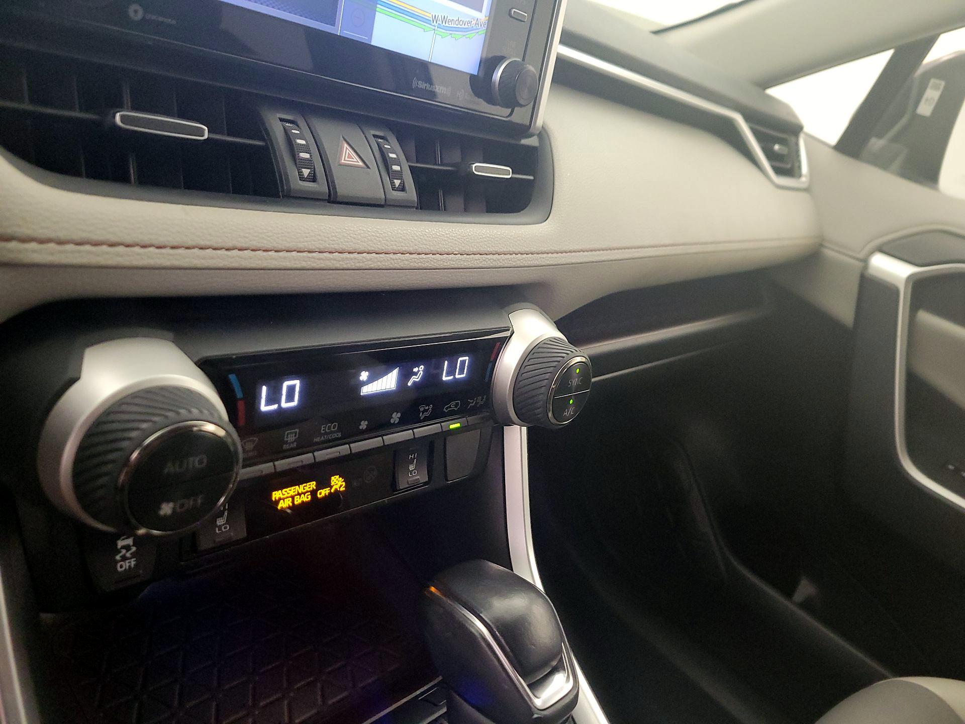 Thumbnail: 2019 Toyota RAV4 - 15