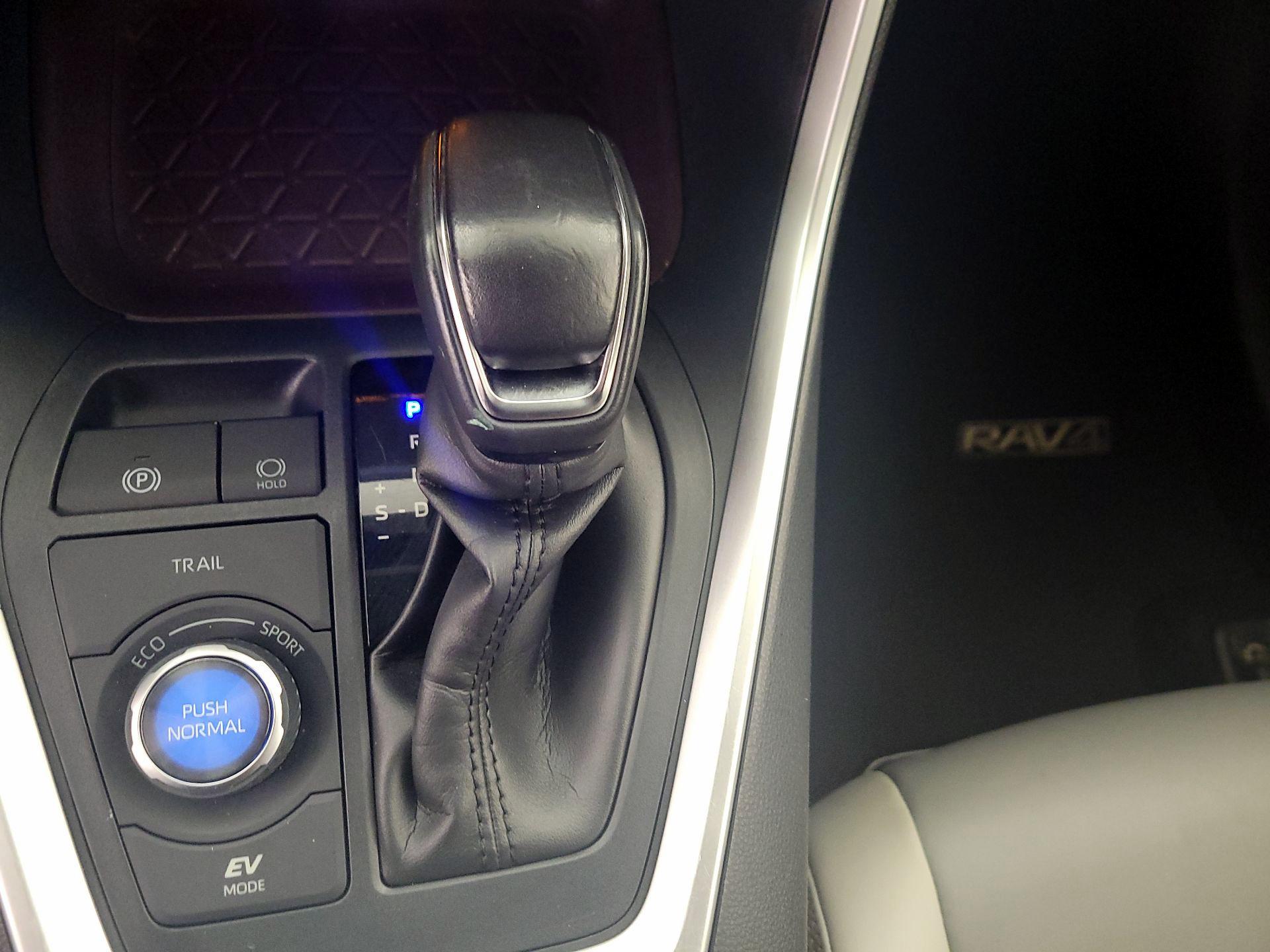 Thumbnail: 2019 Toyota RAV4 - 16