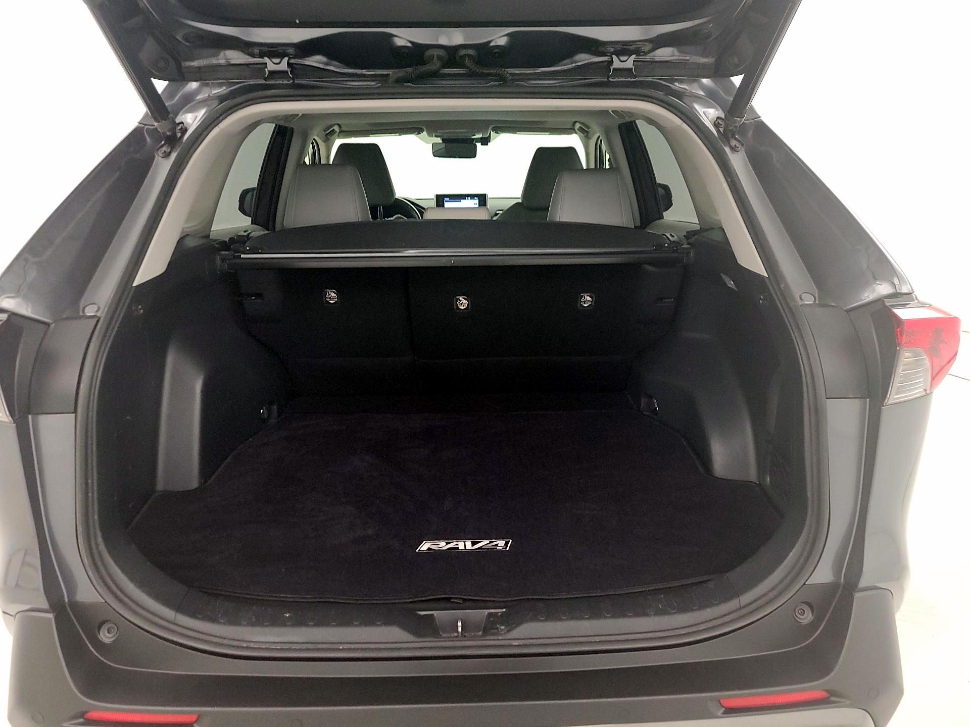 Thumbnail: 2019 Toyota RAV4 - 18