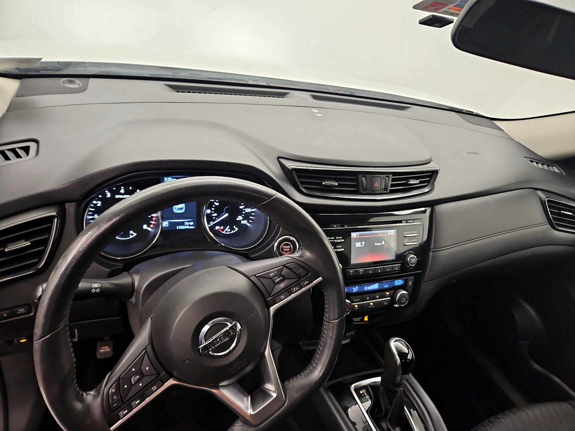 Thumbnail: 2017 Nissan Rogue - 9