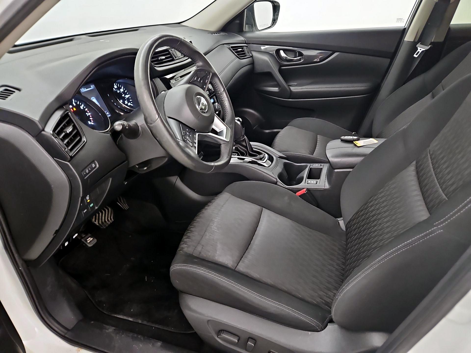 Thumbnail: 2017 Nissan Rogue - 11