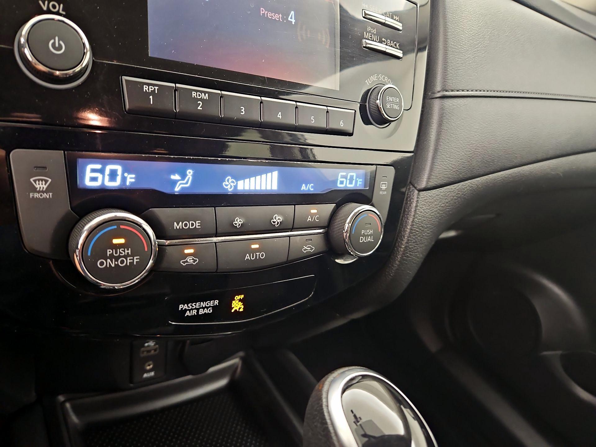 Thumbnail: 2017 Nissan Rogue - 16