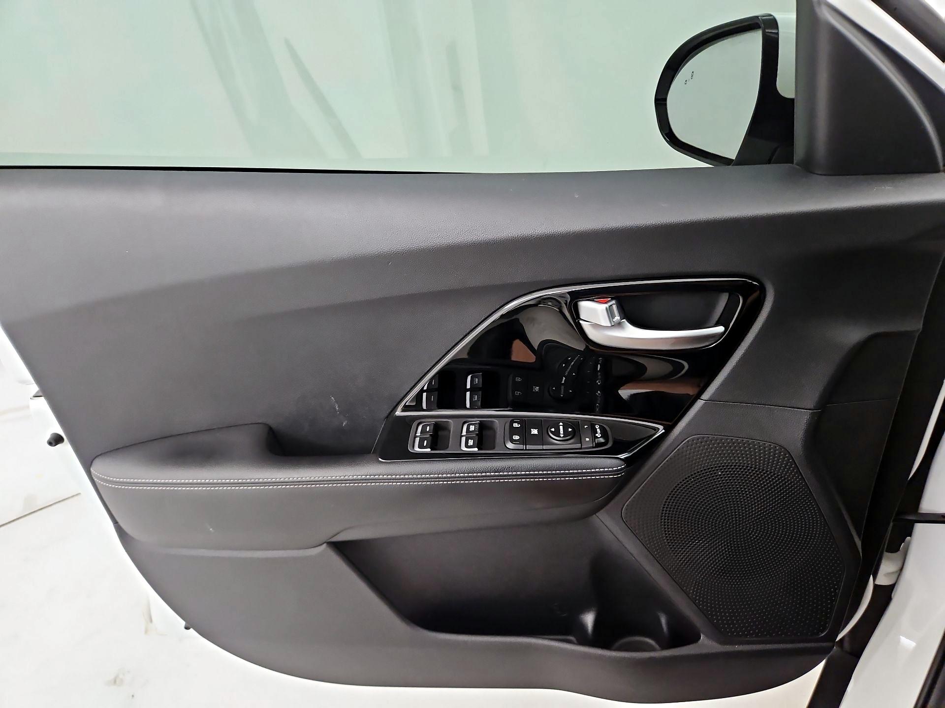 Thumbnail: 2019 Kia Niro - 12