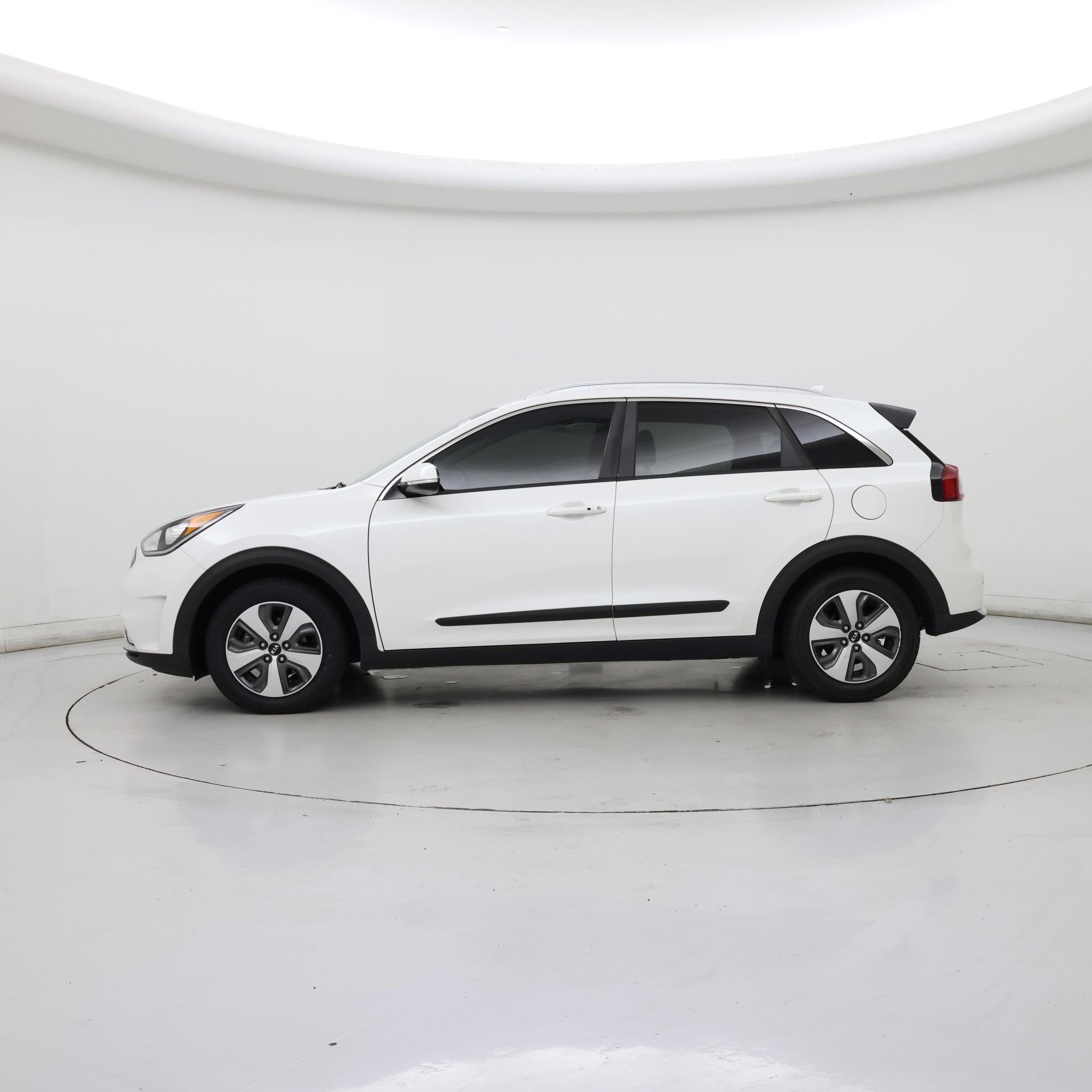 Thumbnail: 2019 Kia Niro - 3