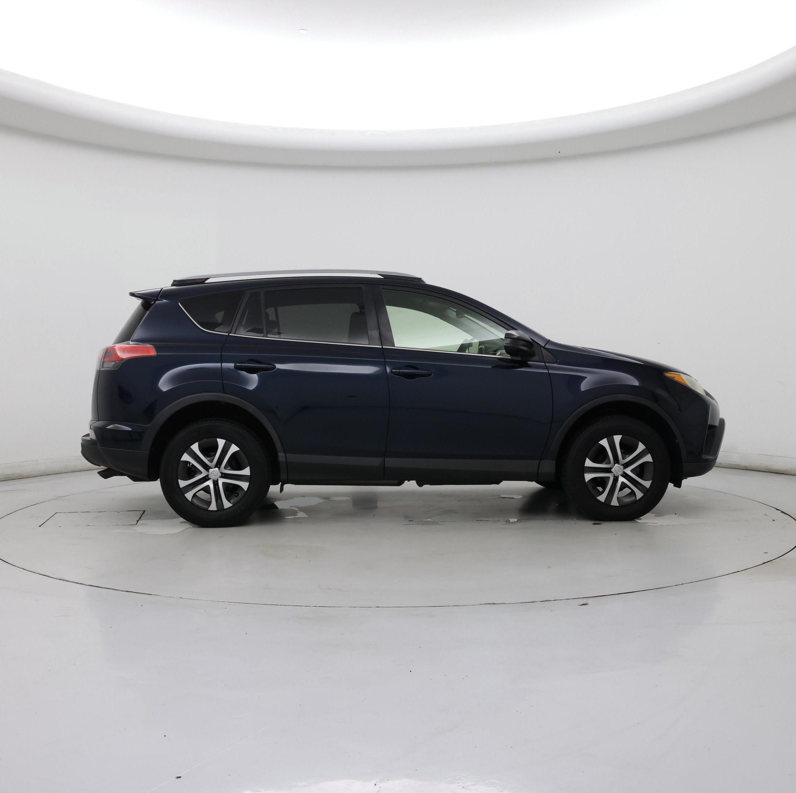 Thumbnail: 2017 Toyota RAV4 - 7