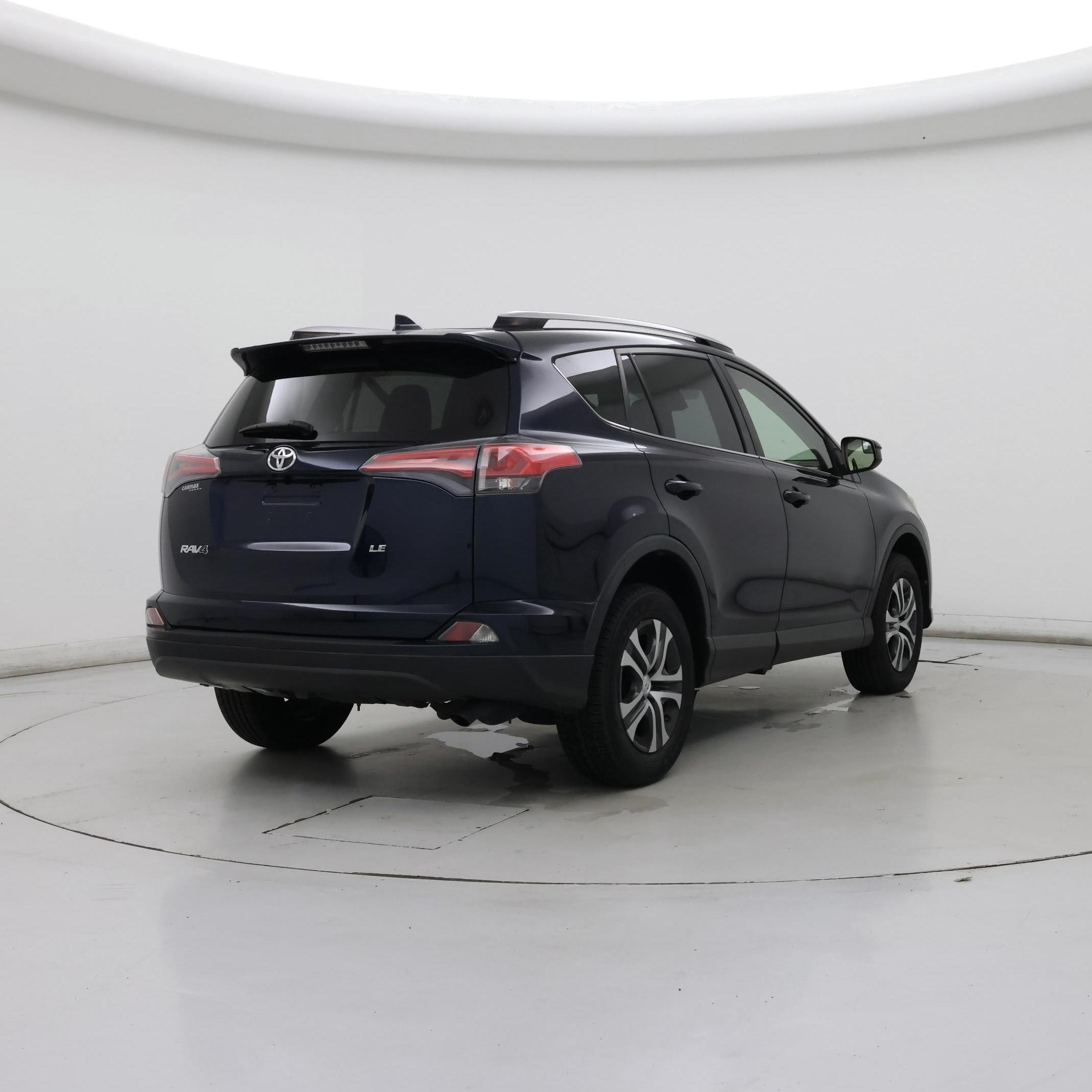 Thumbnail: 2017 Toyota RAV4 - 8