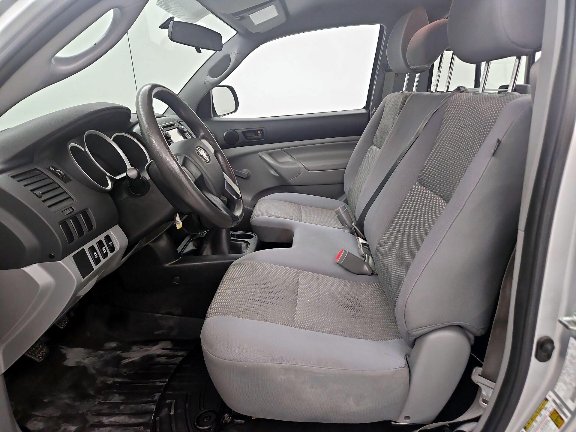 Thumbnail: 2013 Toyota Tacoma - 11