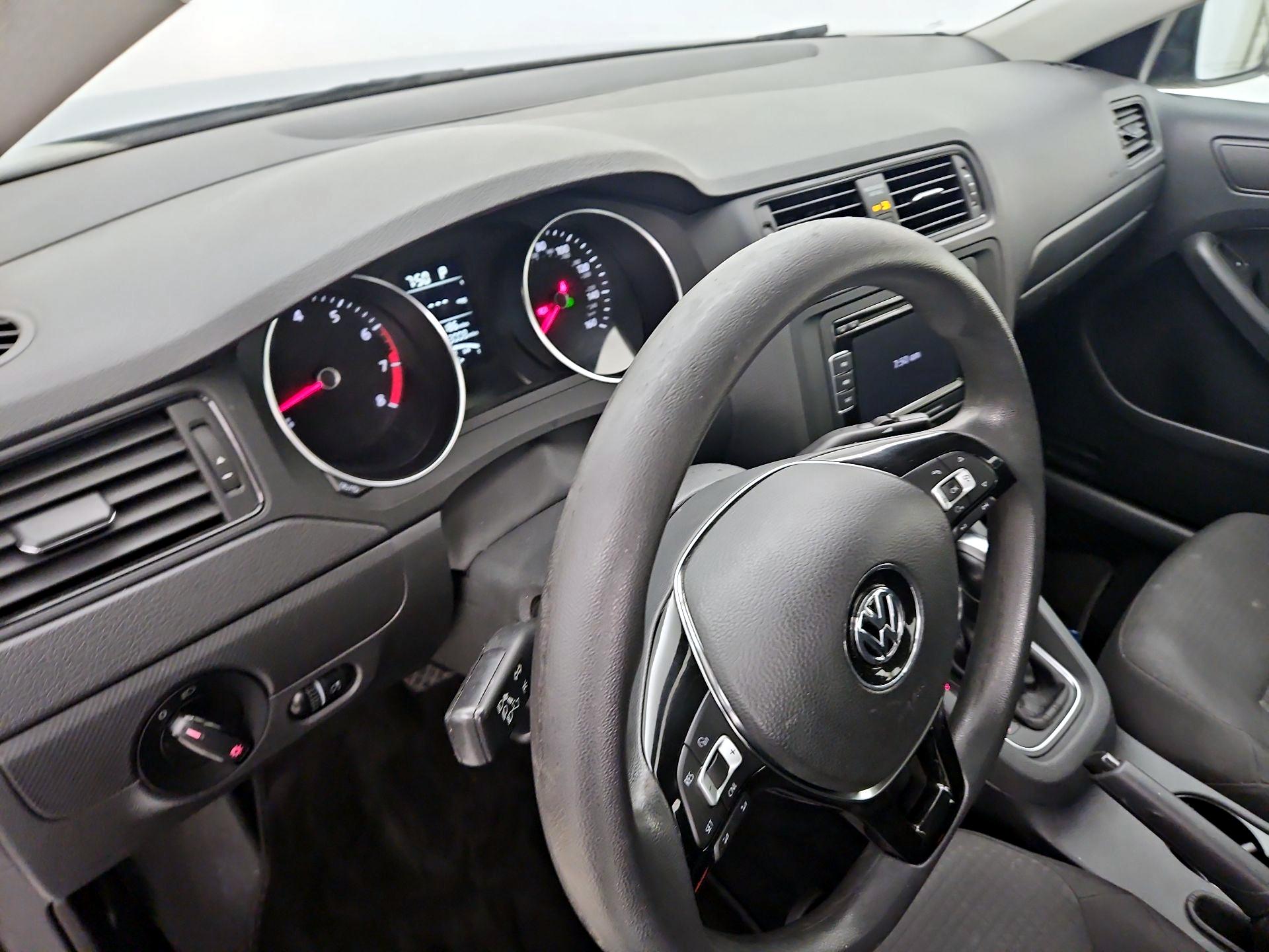 Thumbnail: 2015 Volkswagen Jetta - 9