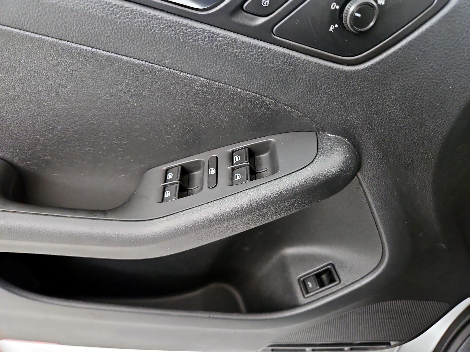 Thumbnail: 2015 Volkswagen Jetta - 12