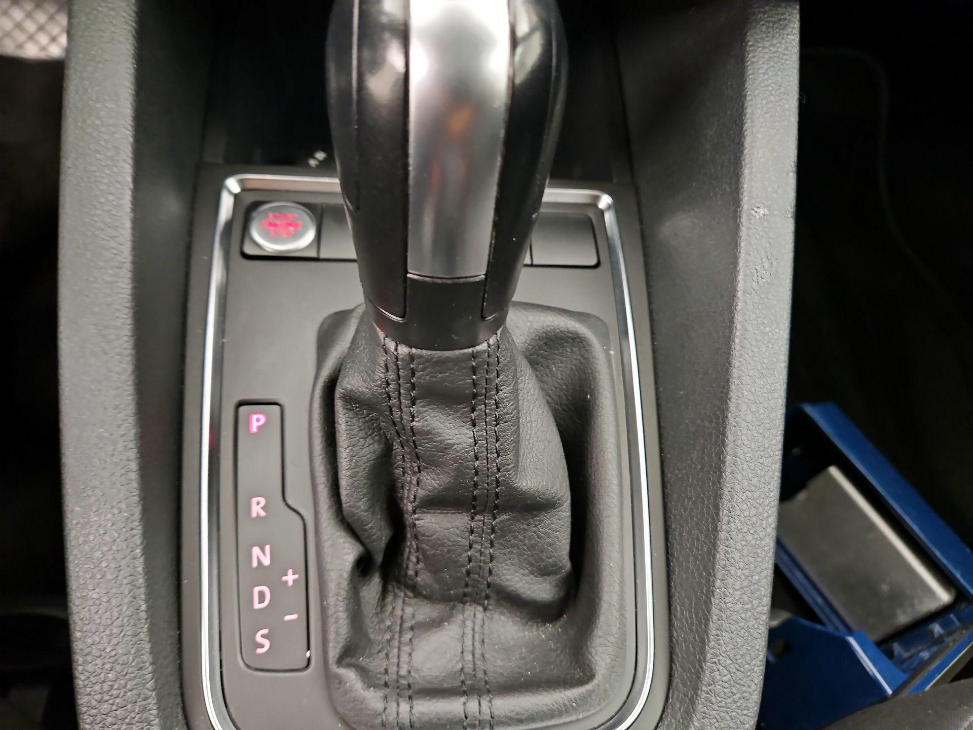 Thumbnail: 2015 Volkswagen Jetta - 17