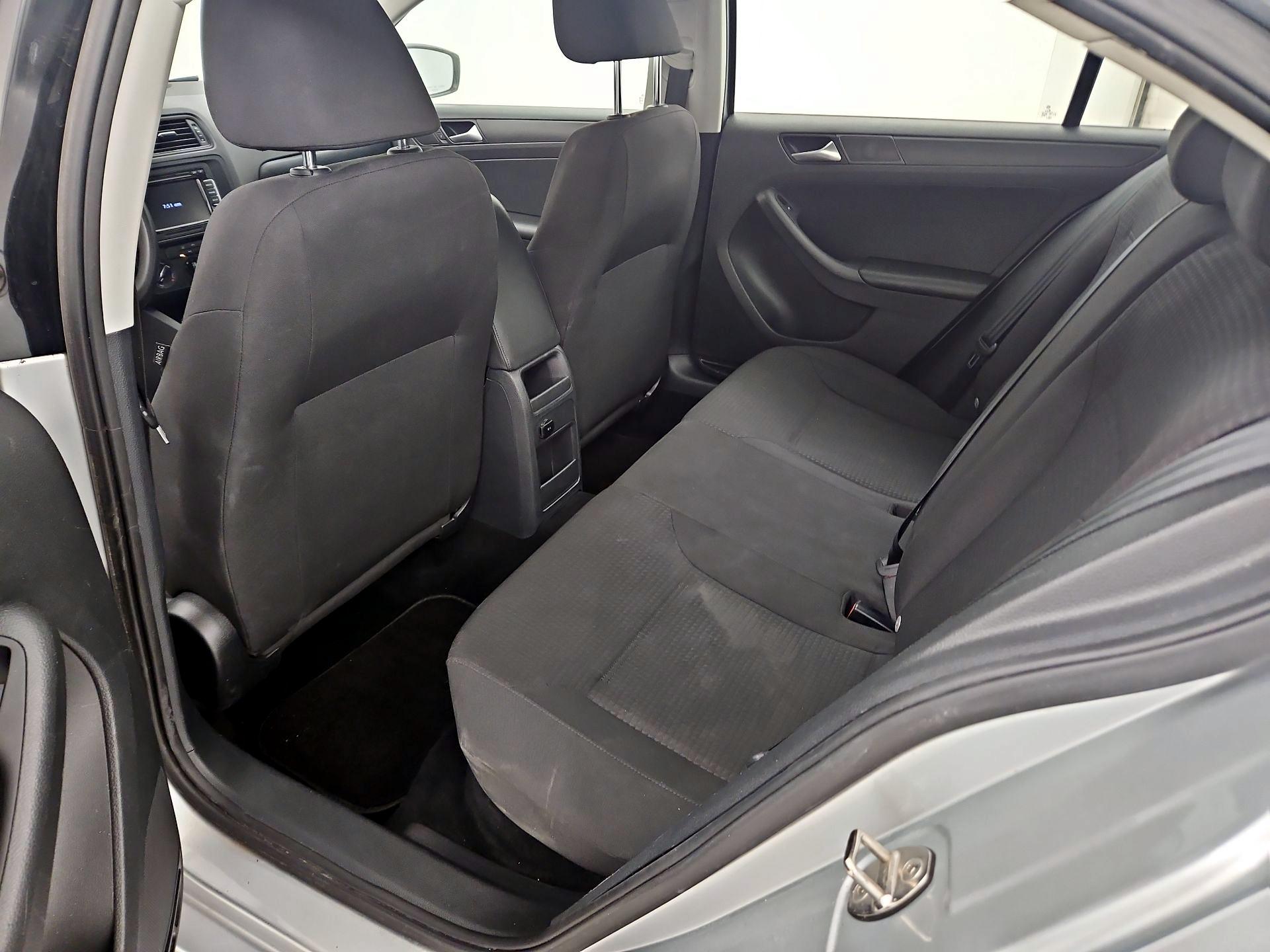 Thumbnail: 2015 Volkswagen Jetta - 18