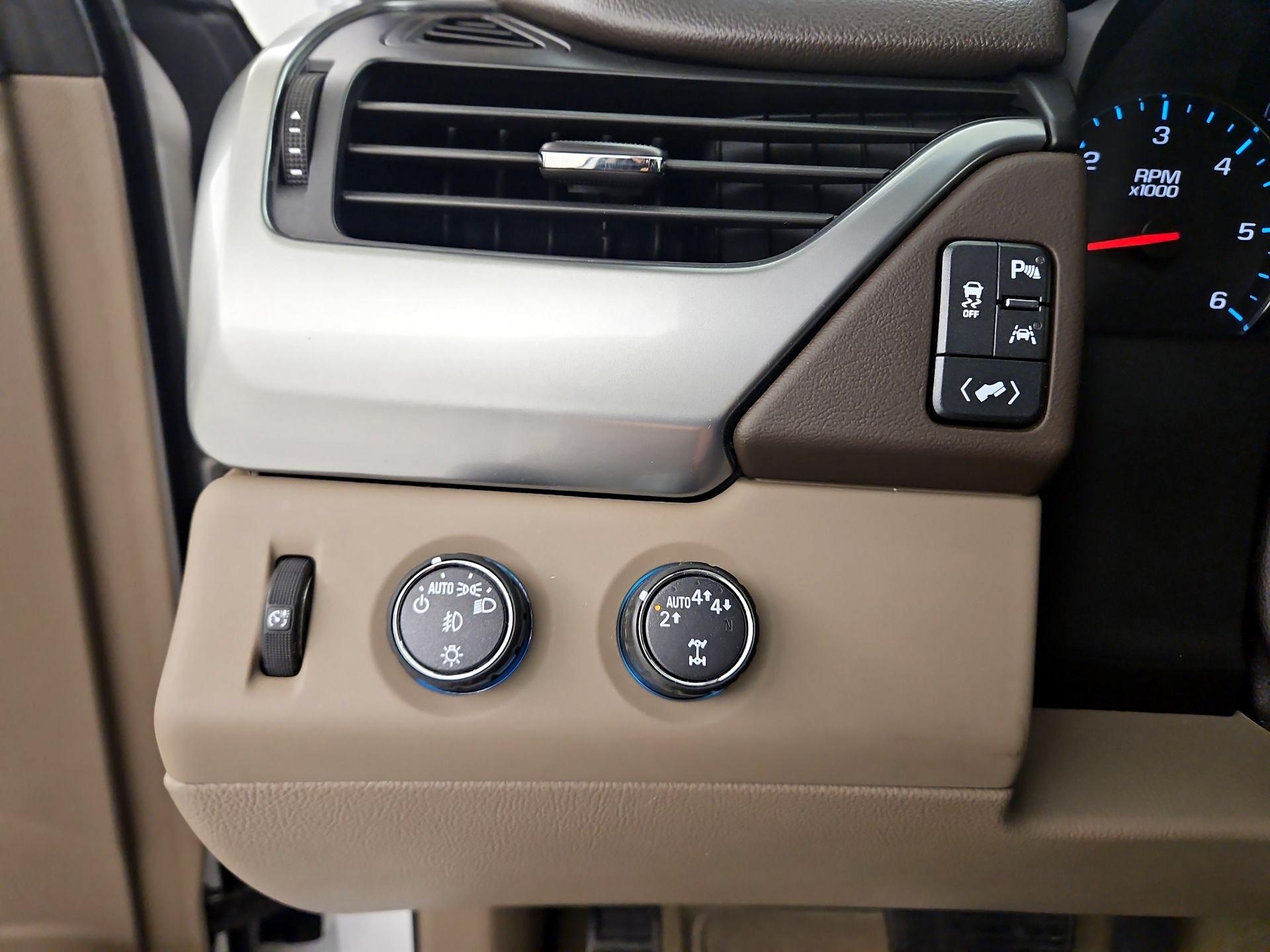 Thumbnail: 2017 Chevrolet Tahoe - 13