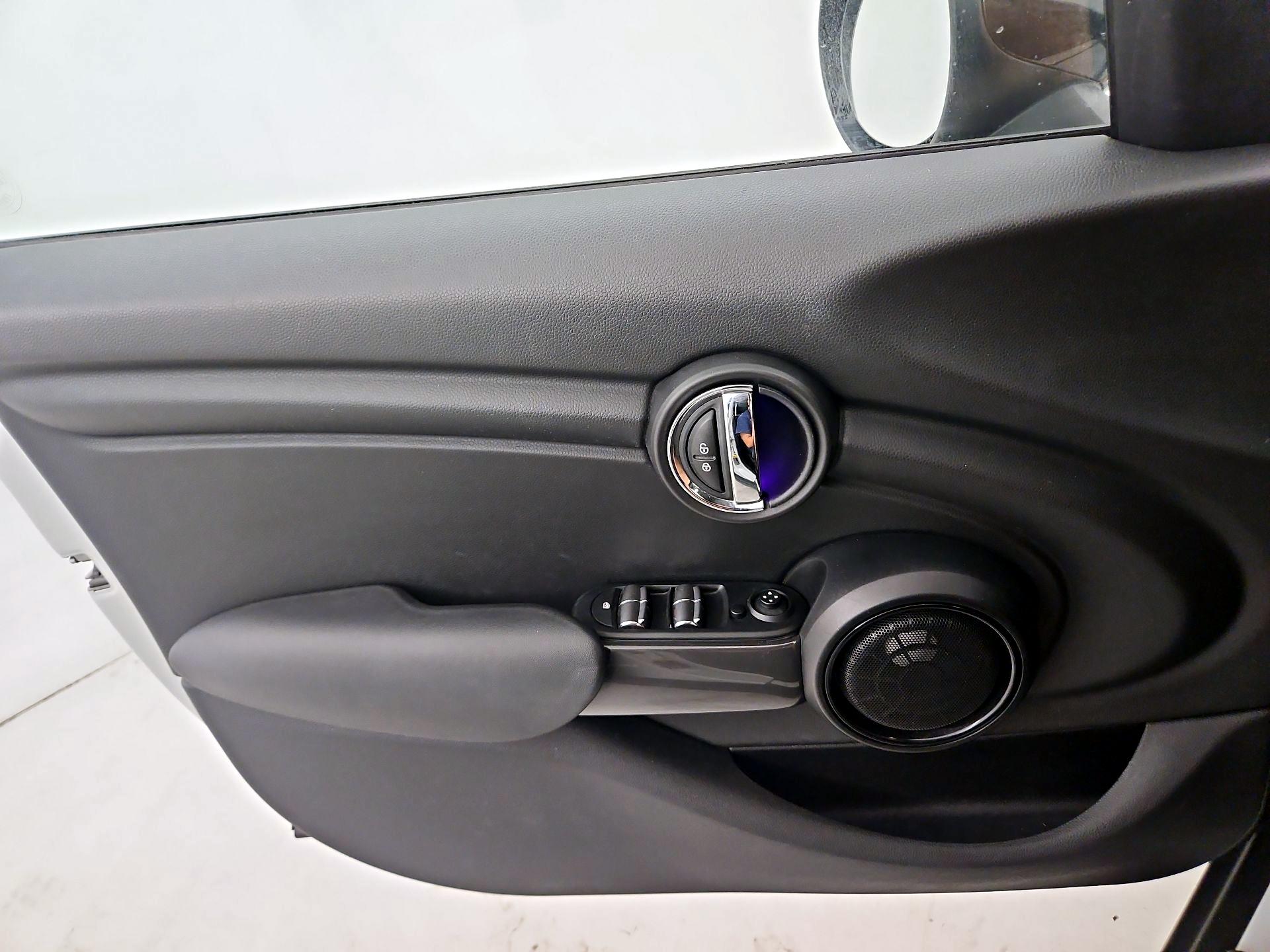 Thumbnail: 2015 MINI Cooper Hardtop - 12
