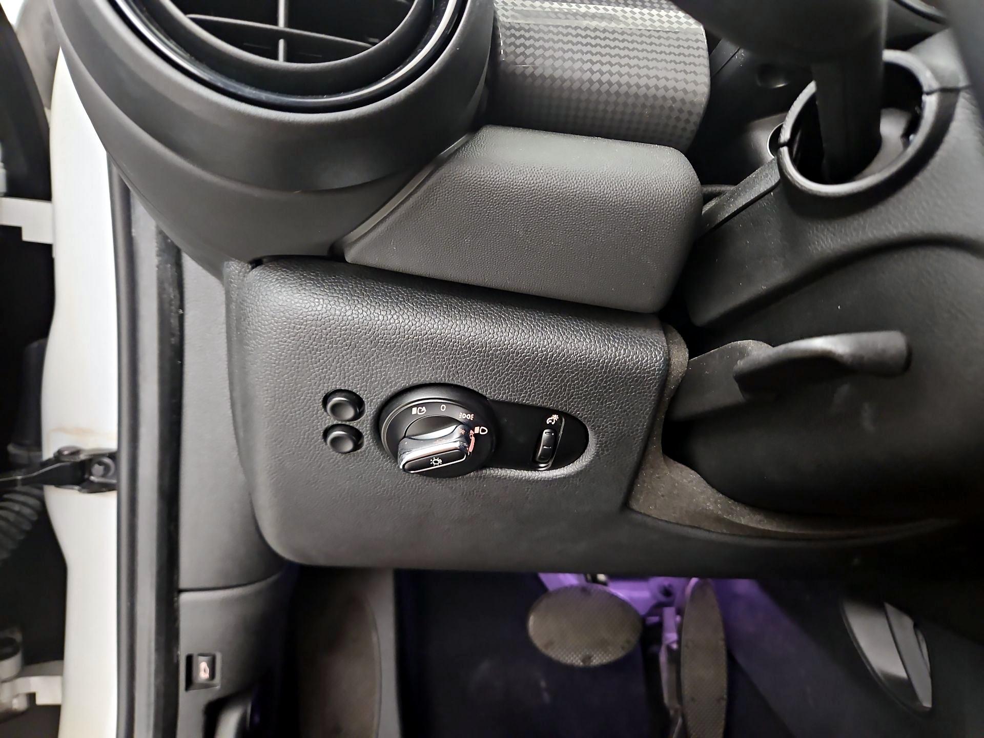 Thumbnail: 2015 MINI Cooper Hardtop - 13