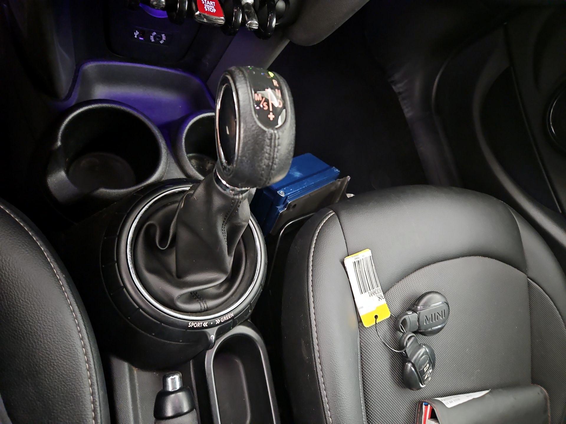 Thumbnail: 2015 MINI Cooper Hardtop - 16