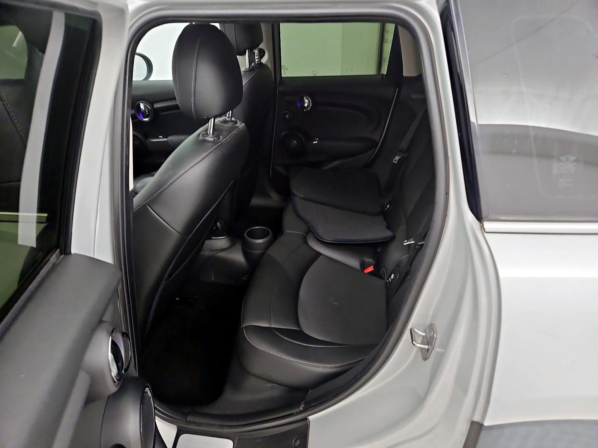 Thumbnail: 2015 MINI Cooper Hardtop - 19
