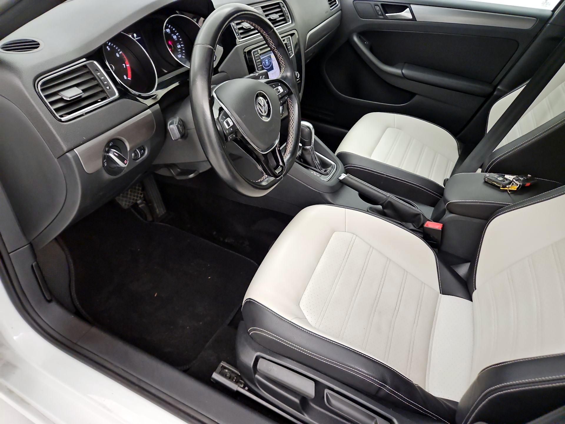 Thumbnail: 2016 Volkswagen Jetta - 11