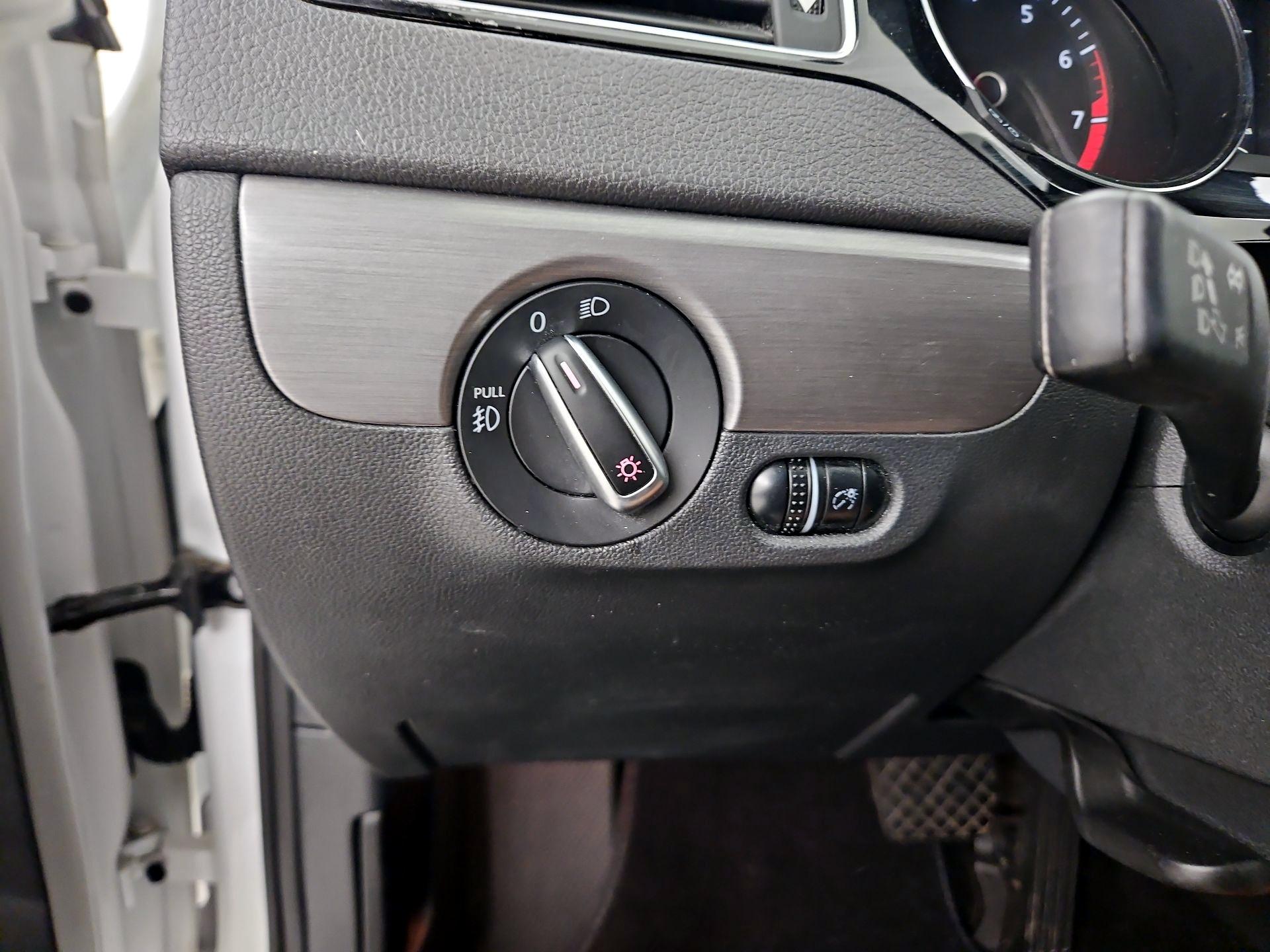 Thumbnail: 2016 Volkswagen Jetta - 13