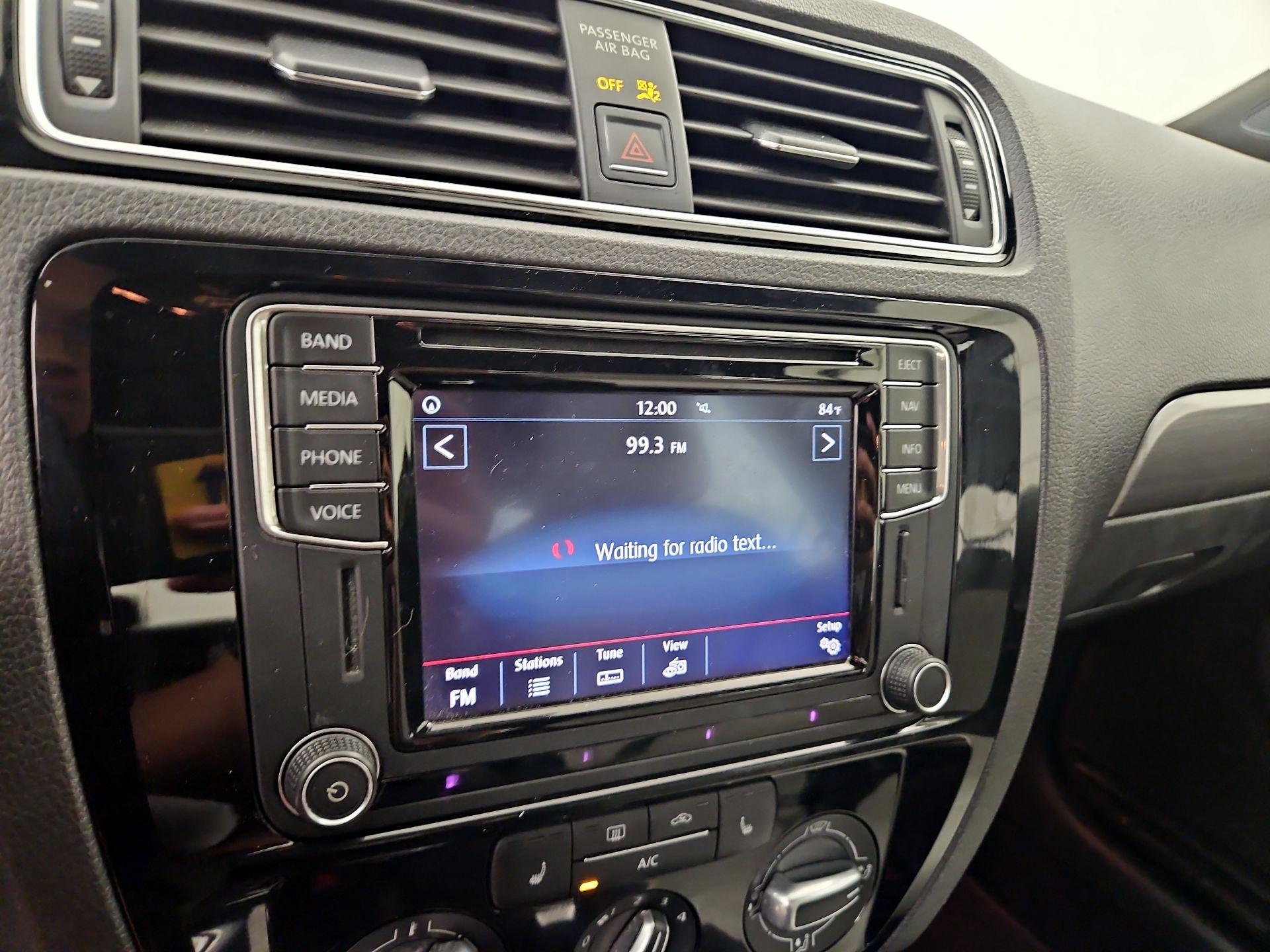 Thumbnail: 2016 Volkswagen Jetta - 16