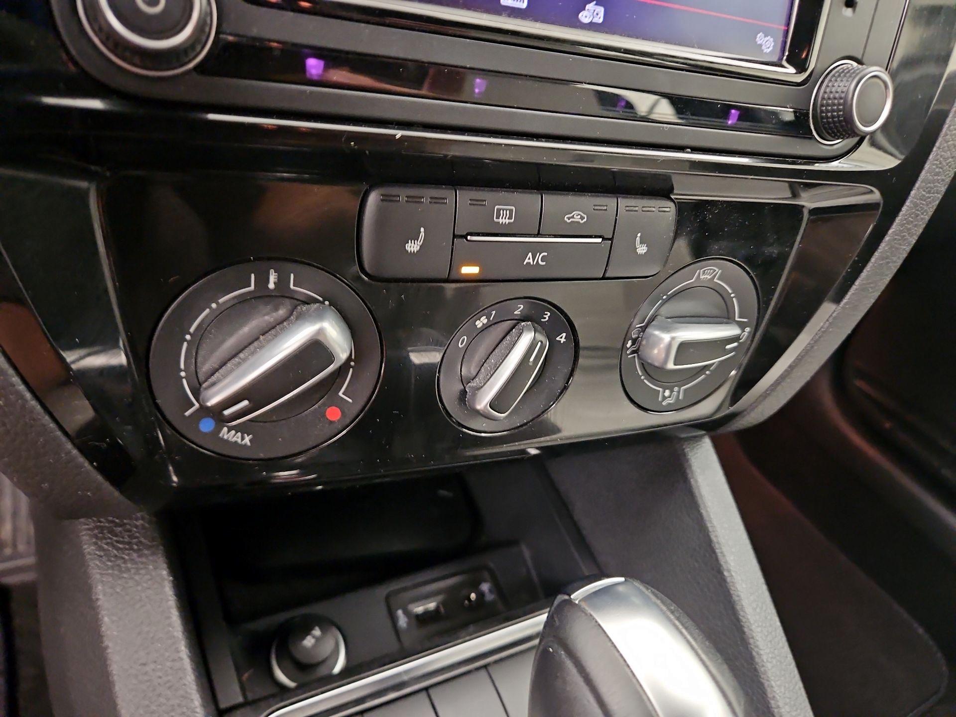 Thumbnail: 2016 Volkswagen Jetta - 17