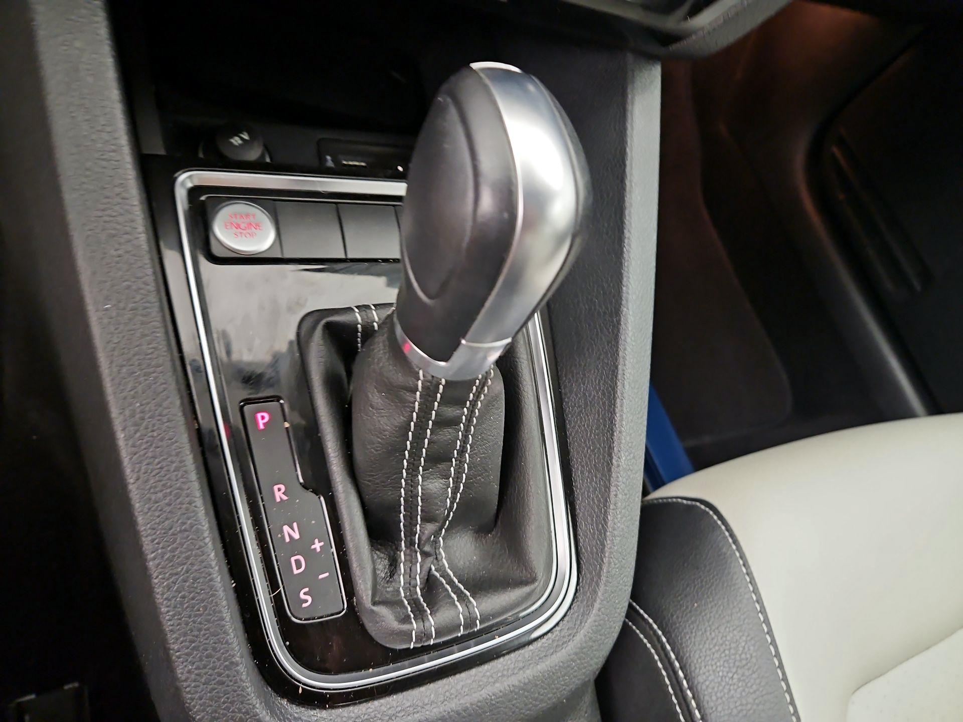 Thumbnail: 2016 Volkswagen Jetta - 18
