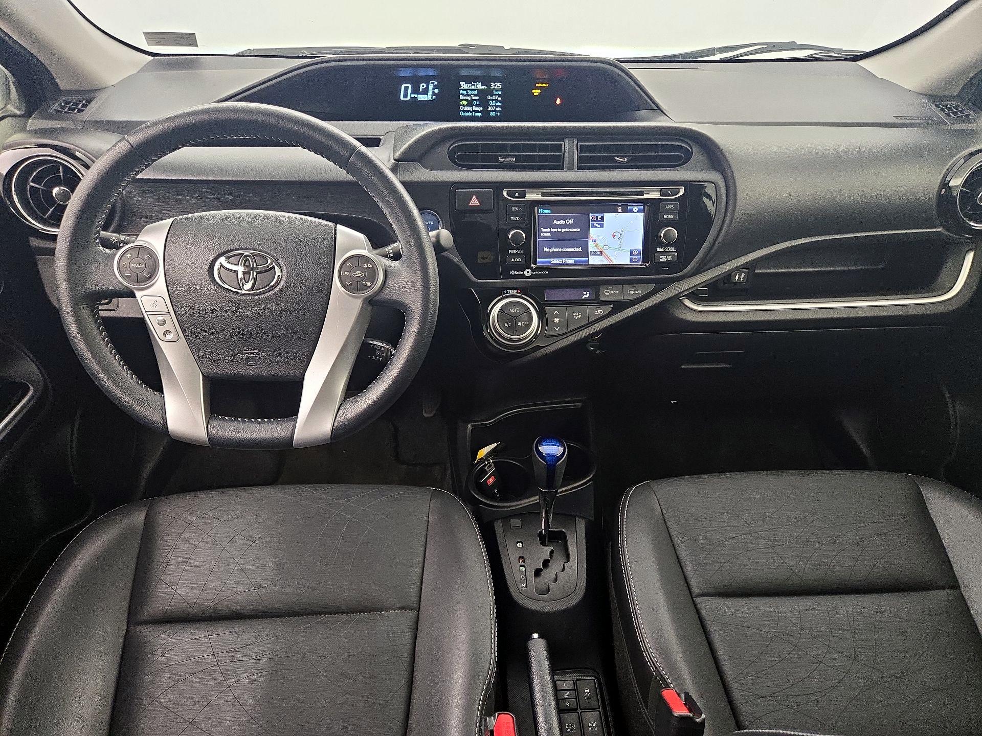Thumbnail: 2015 Toyota Prius c - 9