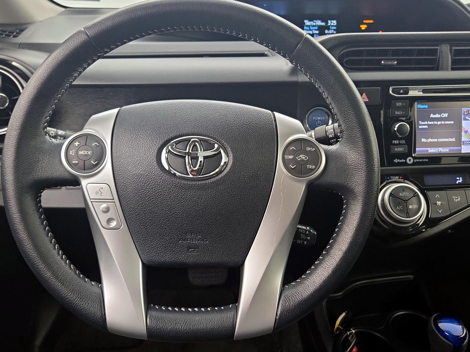 Thumbnail: 2015 Toyota Prius c - 10