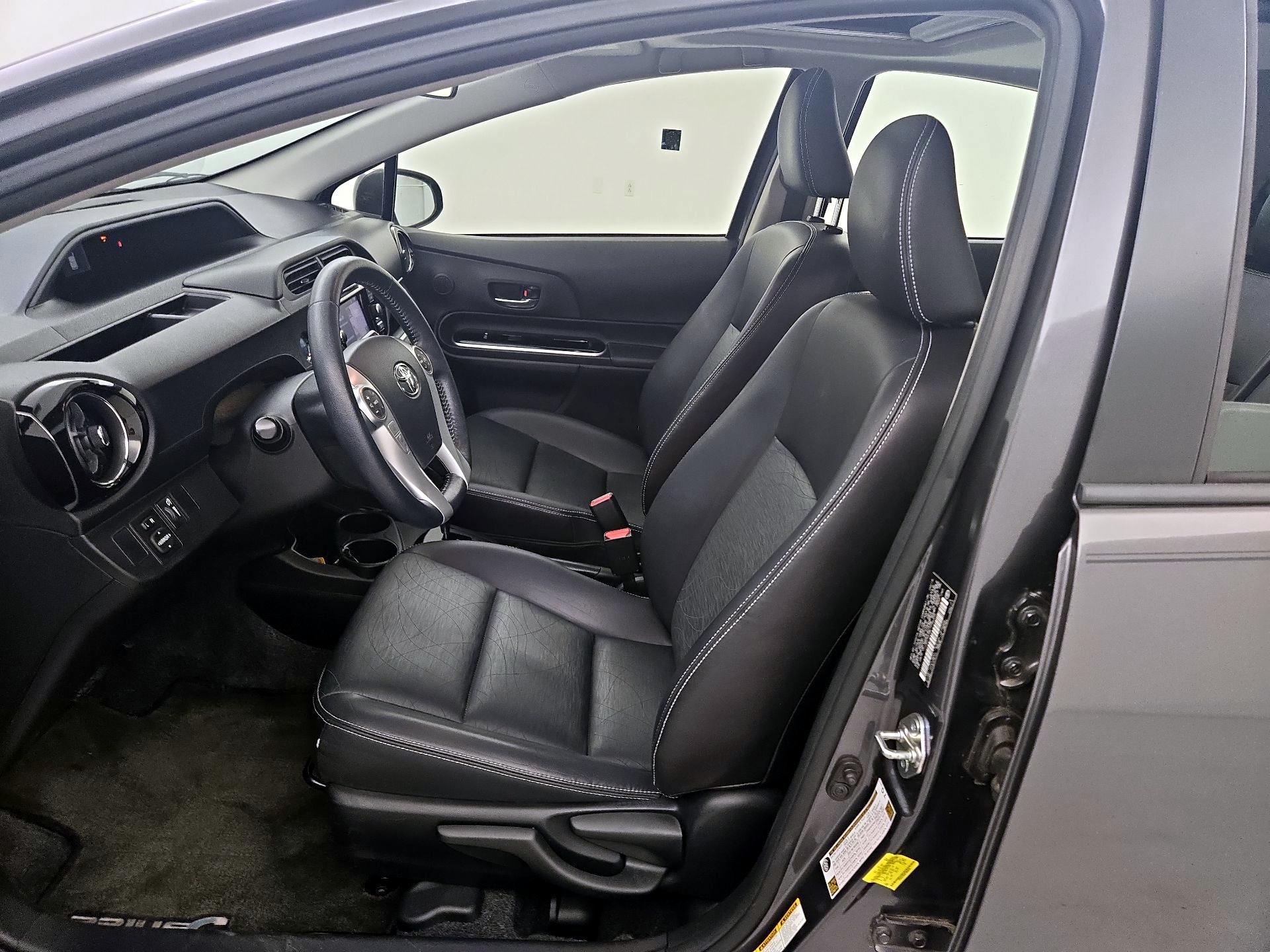 Thumbnail: 2015 Toyota Prius c - 11