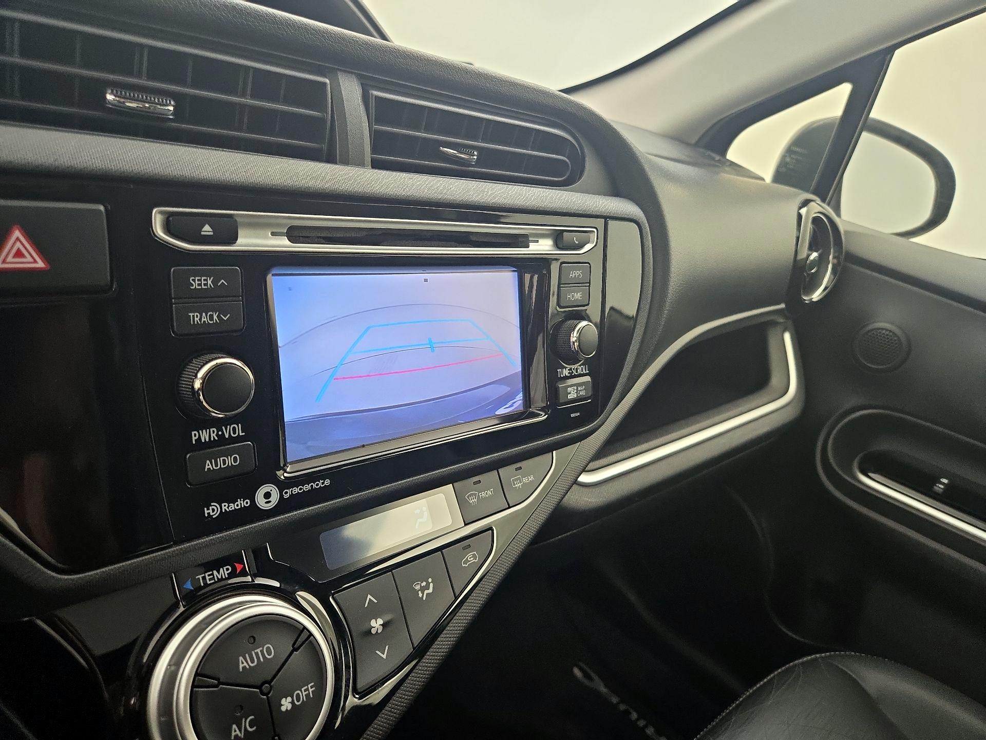 Thumbnail: 2015 Toyota Prius c - 15