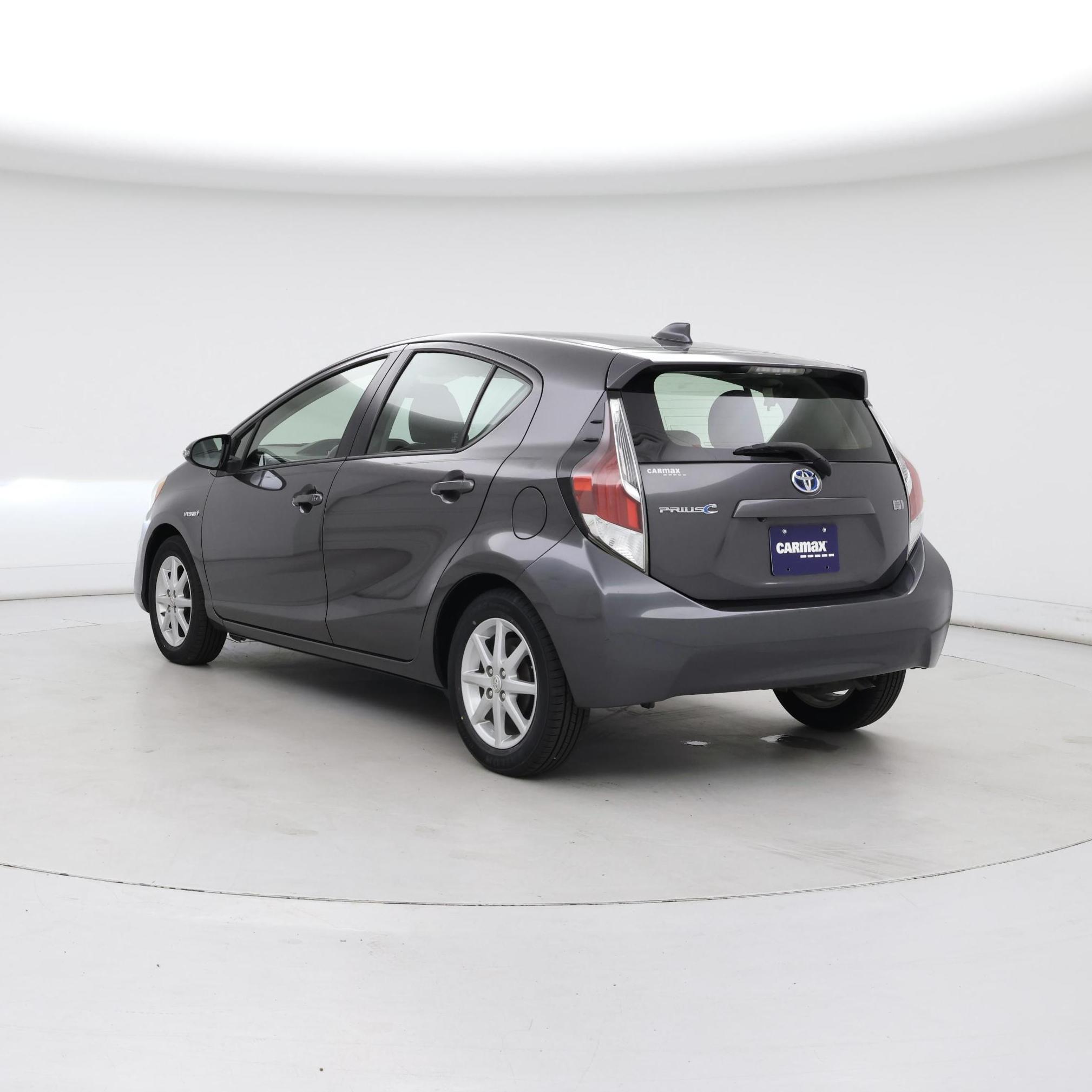 Thumbnail: 2015 Toyota Prius c - 2