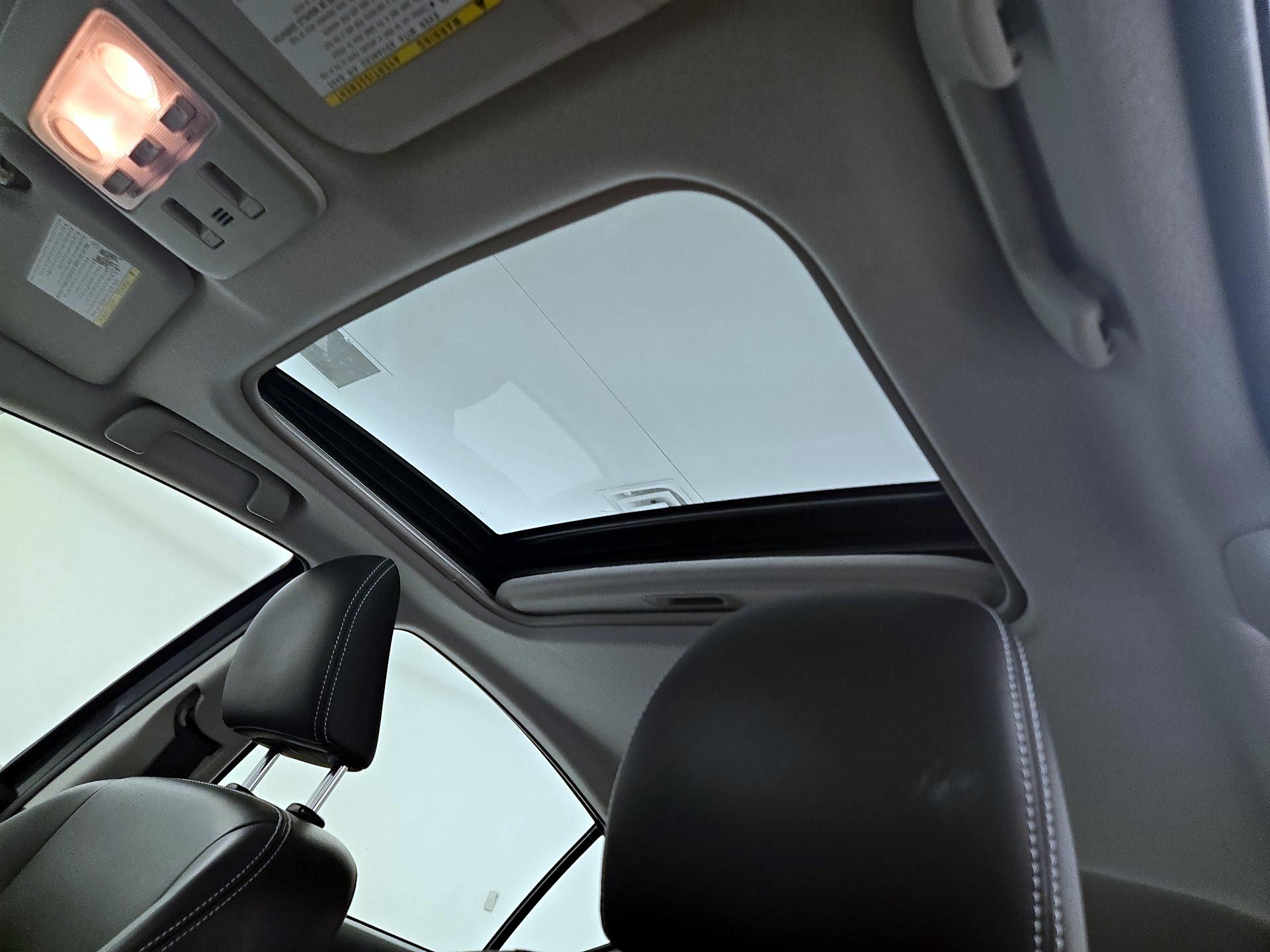 Thumbnail: 2015 Toyota Prius c - 20