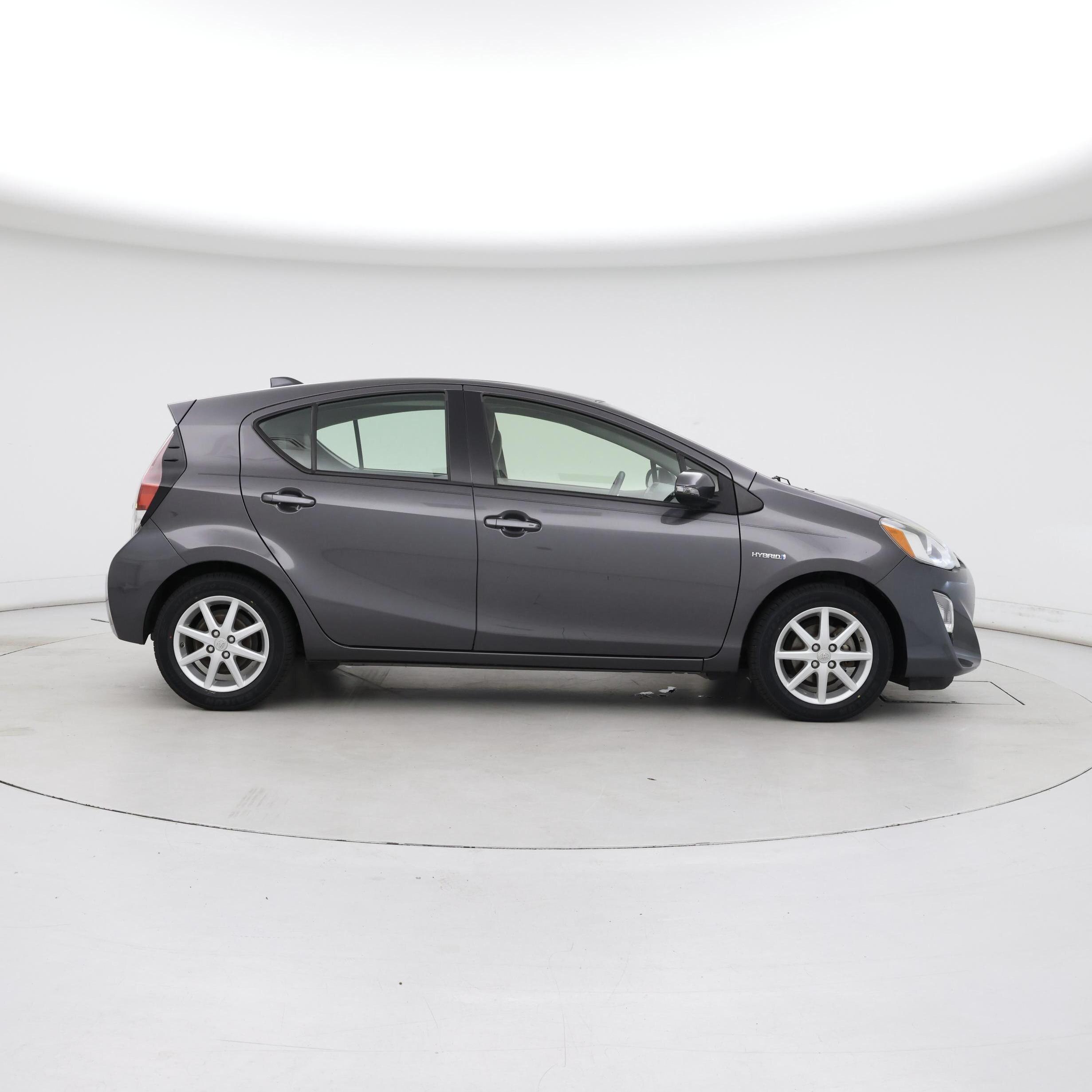 Thumbnail: 2015 Toyota Prius c - 7