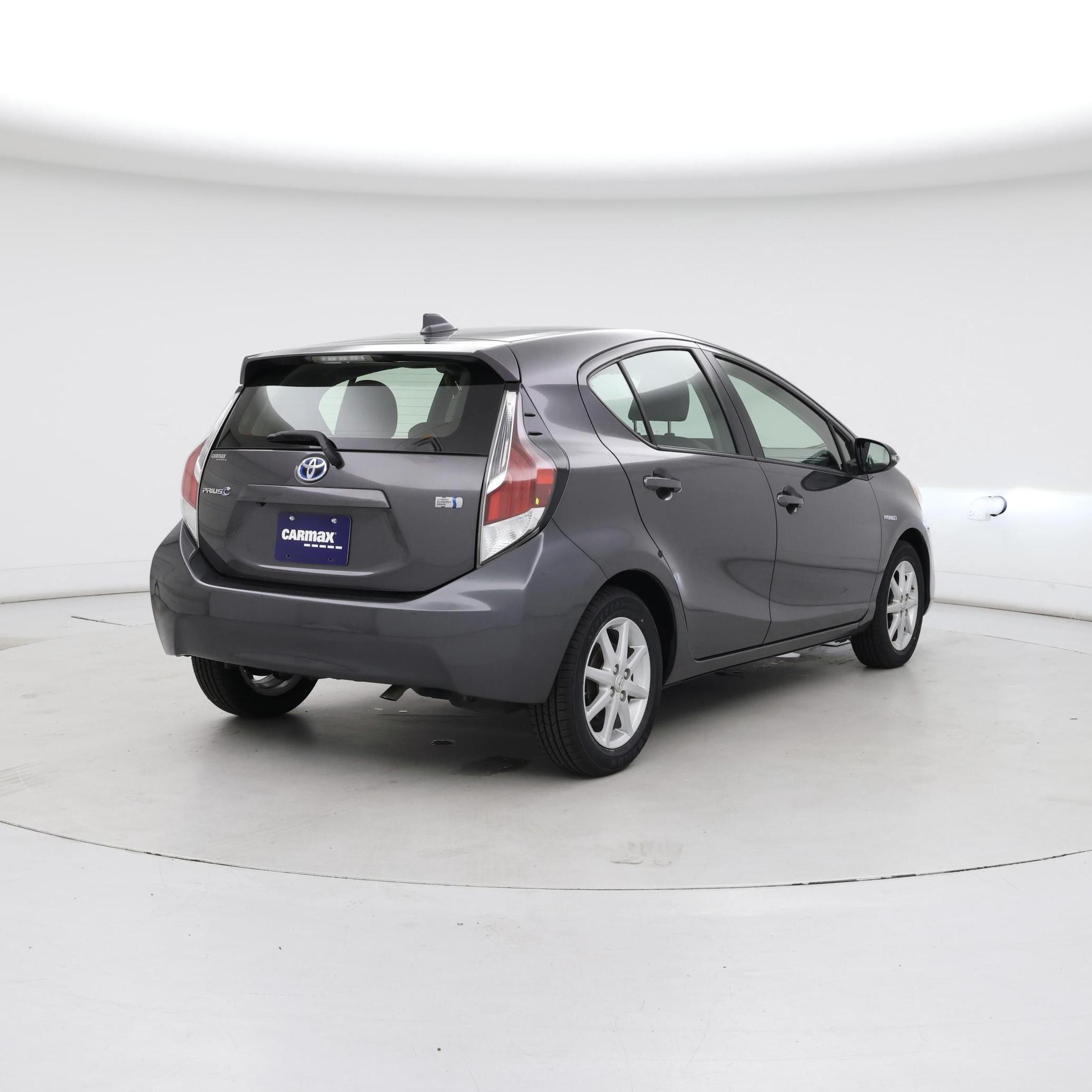 Thumbnail: 2015 Toyota Prius c - 8