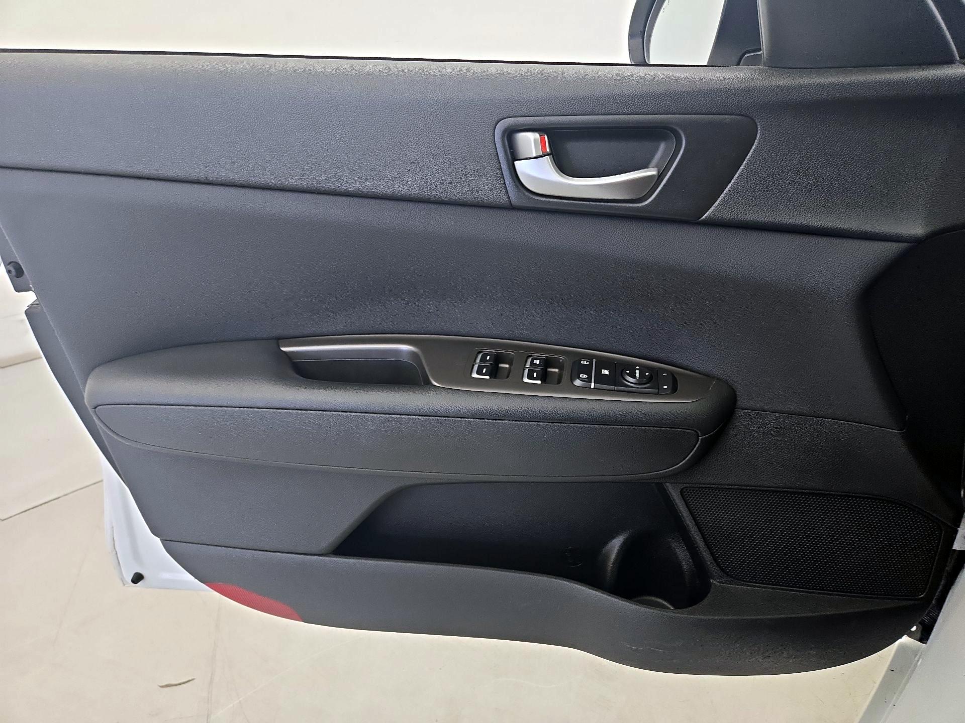 Thumbnail: 2019 Kia Optima - 12