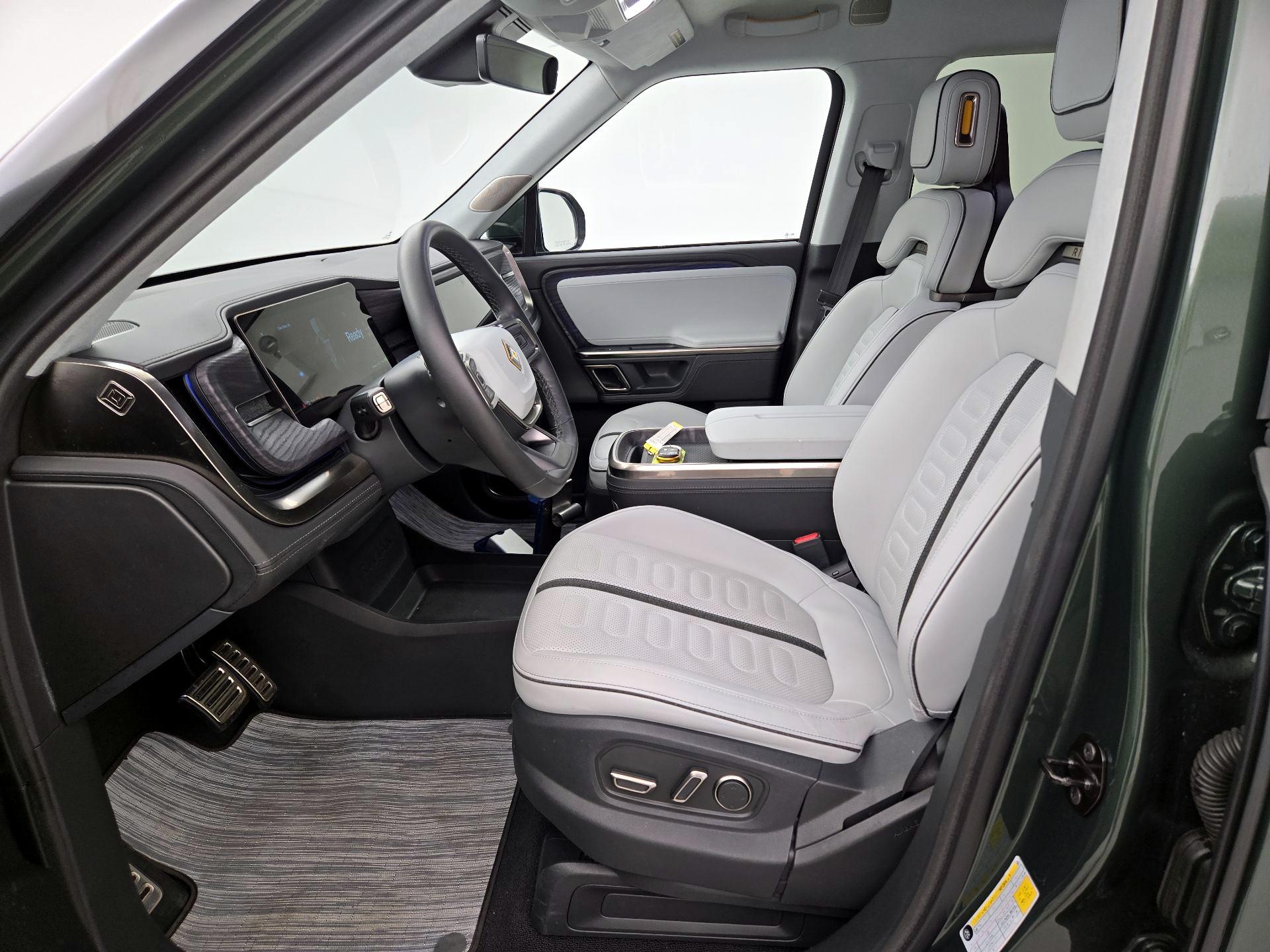 Thumbnail: 2023 Rivian R1S - 11